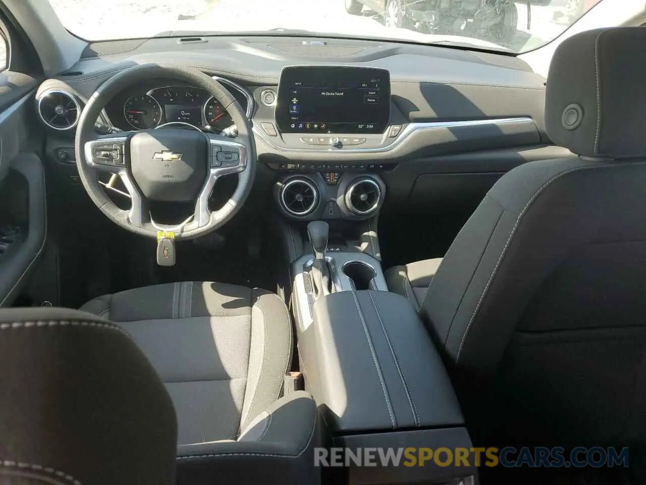 8 Фотография поврежденного автомобиля 3GNKBCR48RS248777 CHEVROLET BLAZER 2024