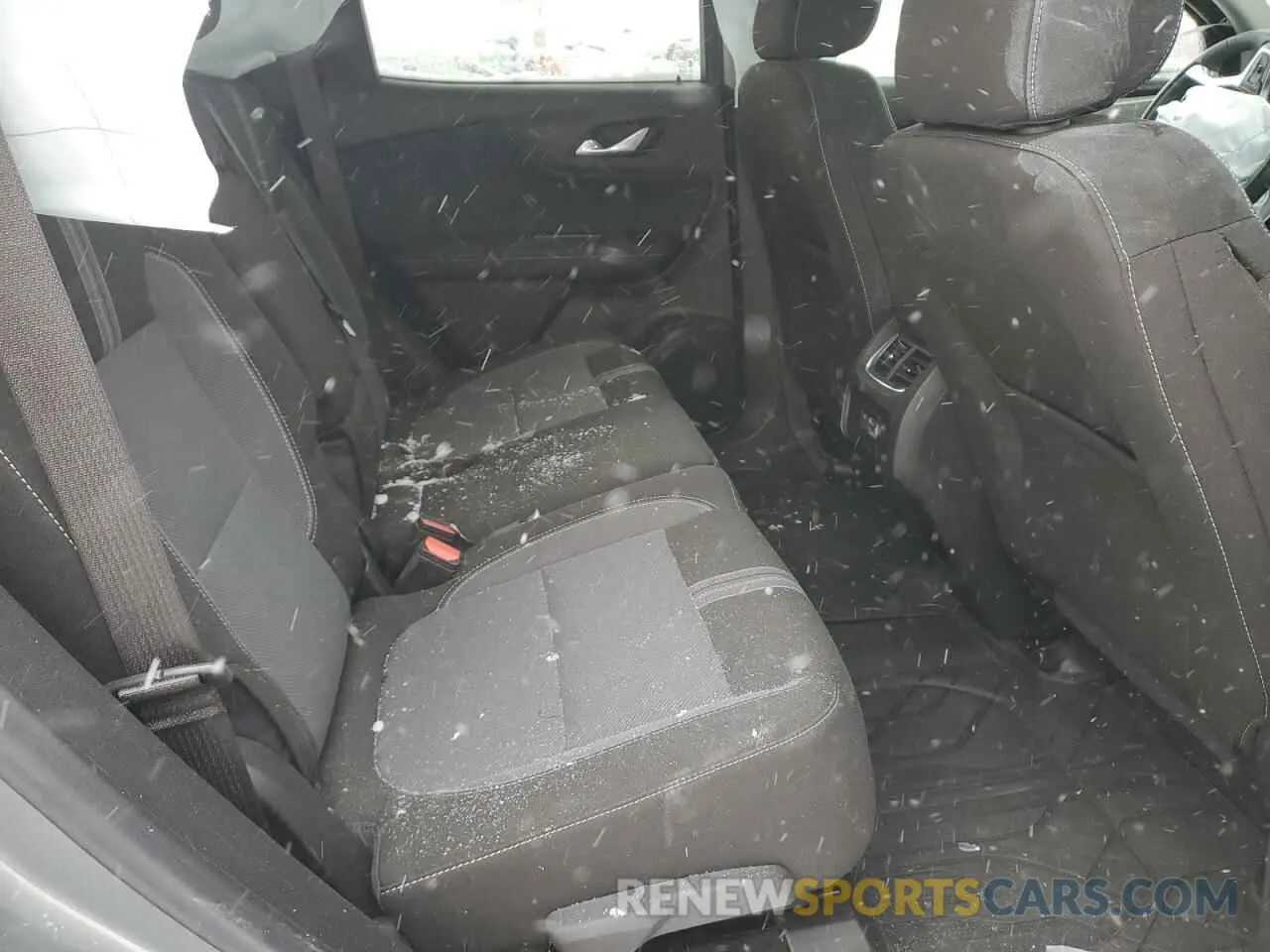 11 Фотография поврежденного автомобиля 3GNKBCR49RS240090 CHEVROLET BLAZER 2024