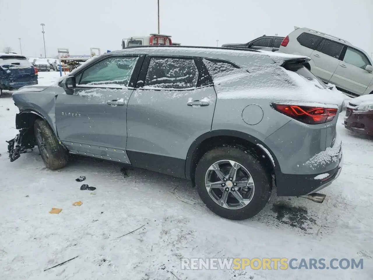 2 Фотография поврежденного автомобиля 3GNKBCR49RS240090 CHEVROLET BLAZER 2024