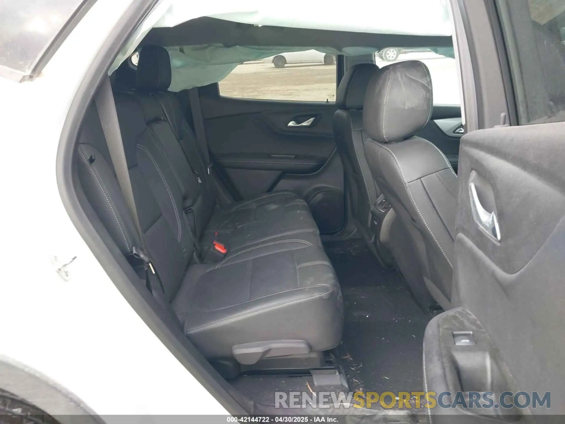 8 Photograph of a damaged car 3GNKBDR43RS210038 CHEVROLET BLAZER 2024