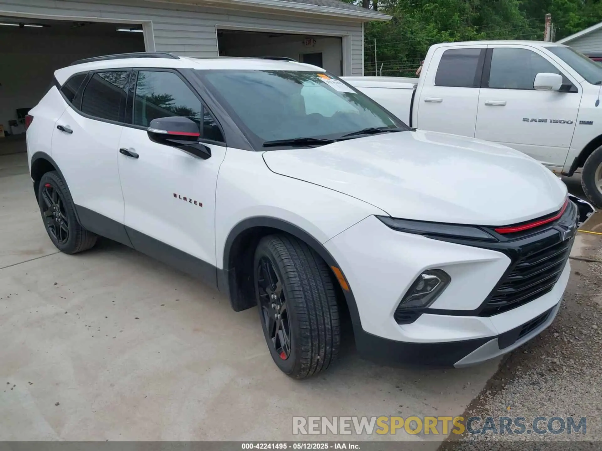 1 Photograph of a damaged car 3GNKBDR45RS195056 CHEVROLET BLAZER 2024