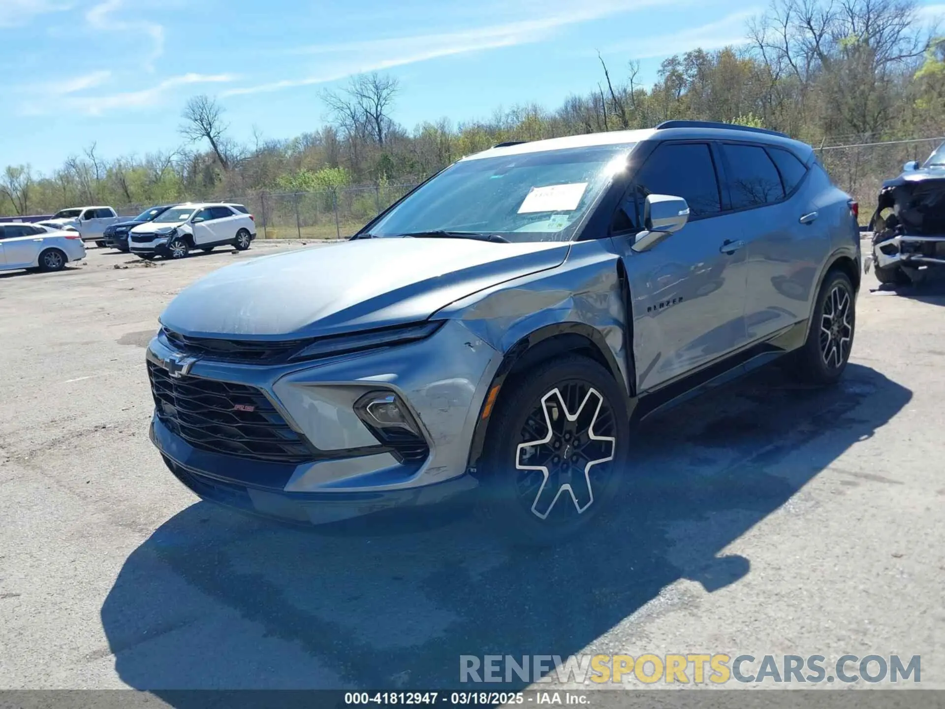 2 Фотография поврежденного автомобиля 3GNKBERS4RS270284 CHEVROLET BLAZER 2024