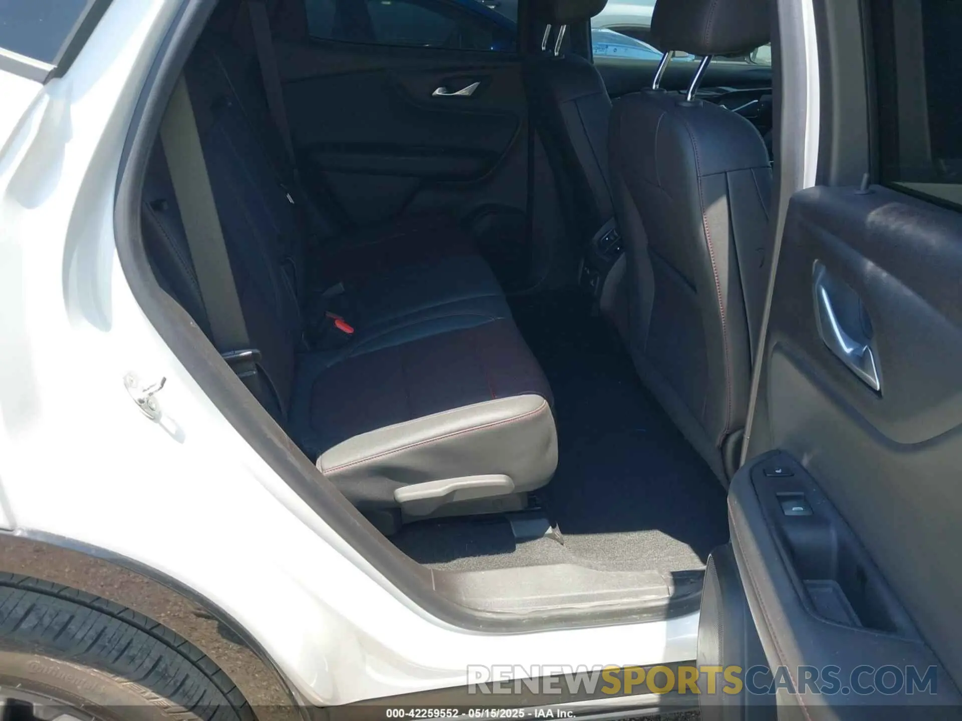 8 Photograph of a damaged car 3GNKBERS5RS180321 CHEVROLET BLAZER 2024