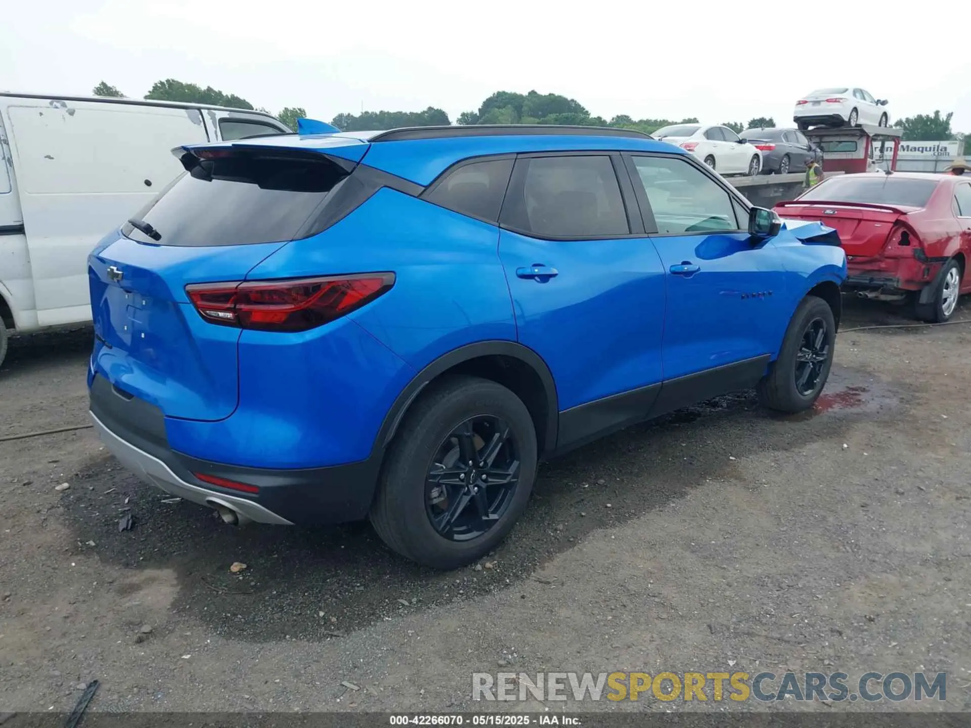 4 Фотография поврежденного автомобиля 3GNKBJRS7RS129203 CHEVROLET BLAZER 2024