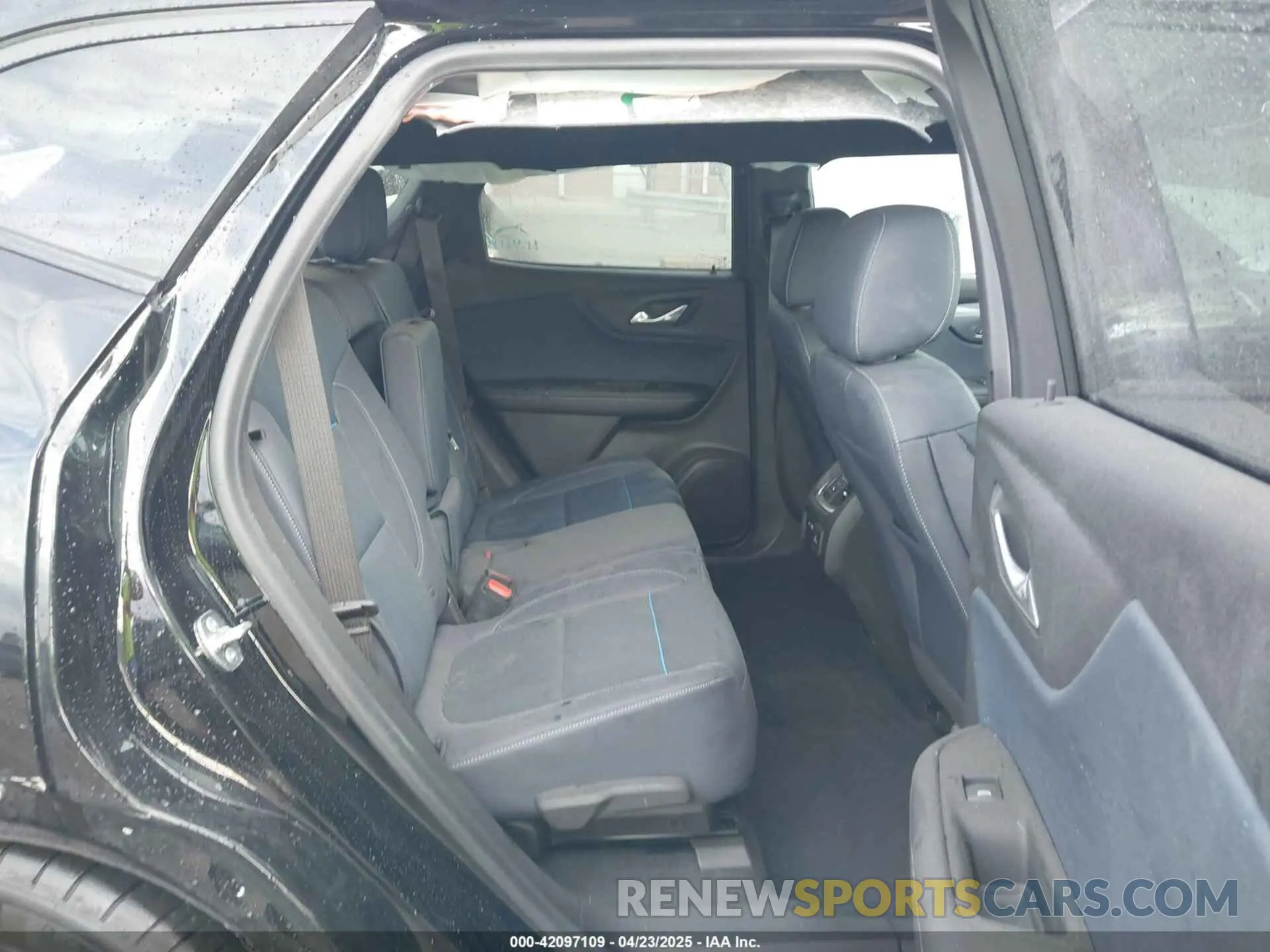 8 Фотография поврежденного автомобиля 3GNKBKRS1RS122026 CHEVROLET BLAZER 2024