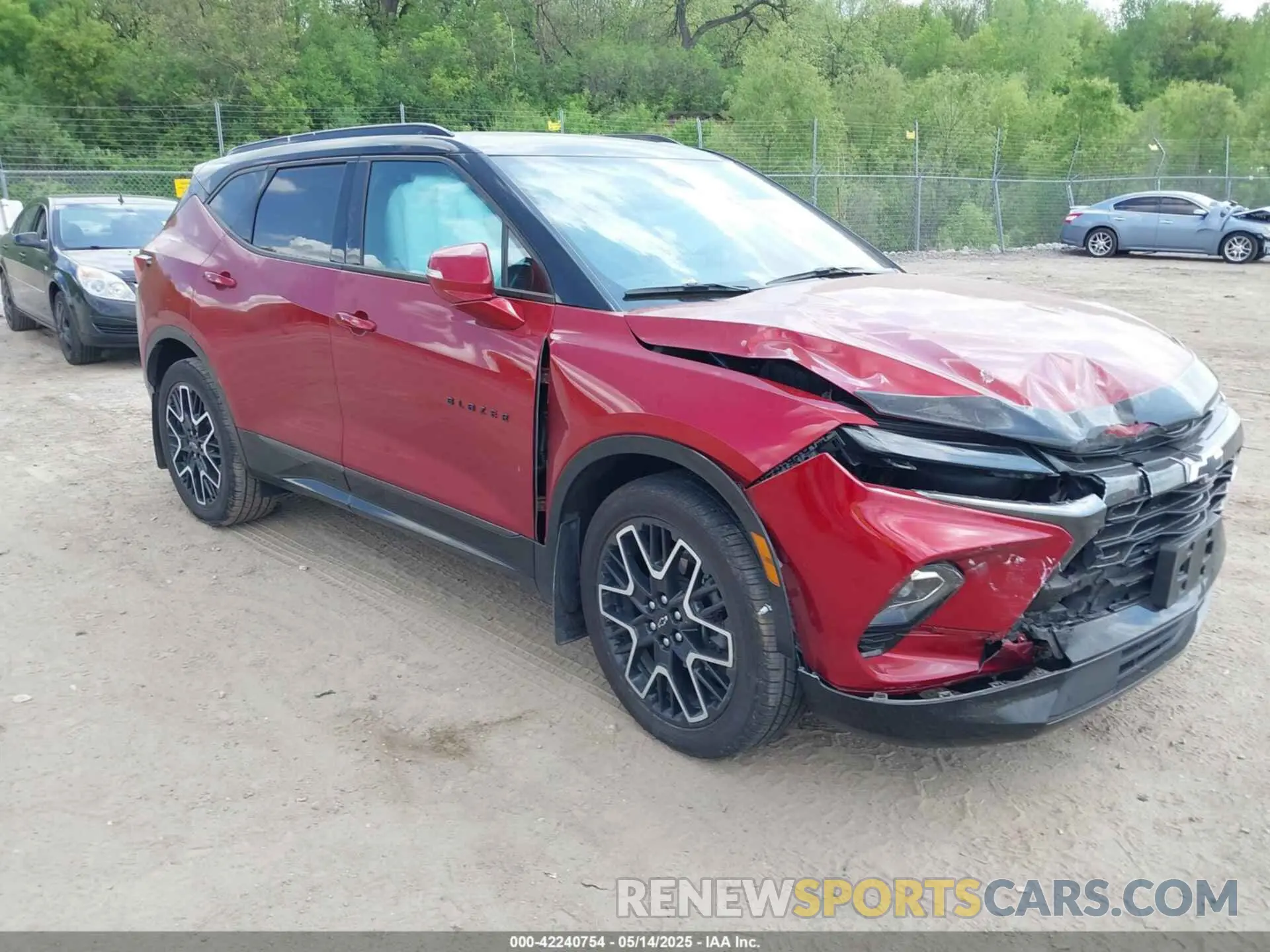 1 Photograph of a damaged car 3GNKBKRS1RS193064 CHEVROLET BLAZER 2024