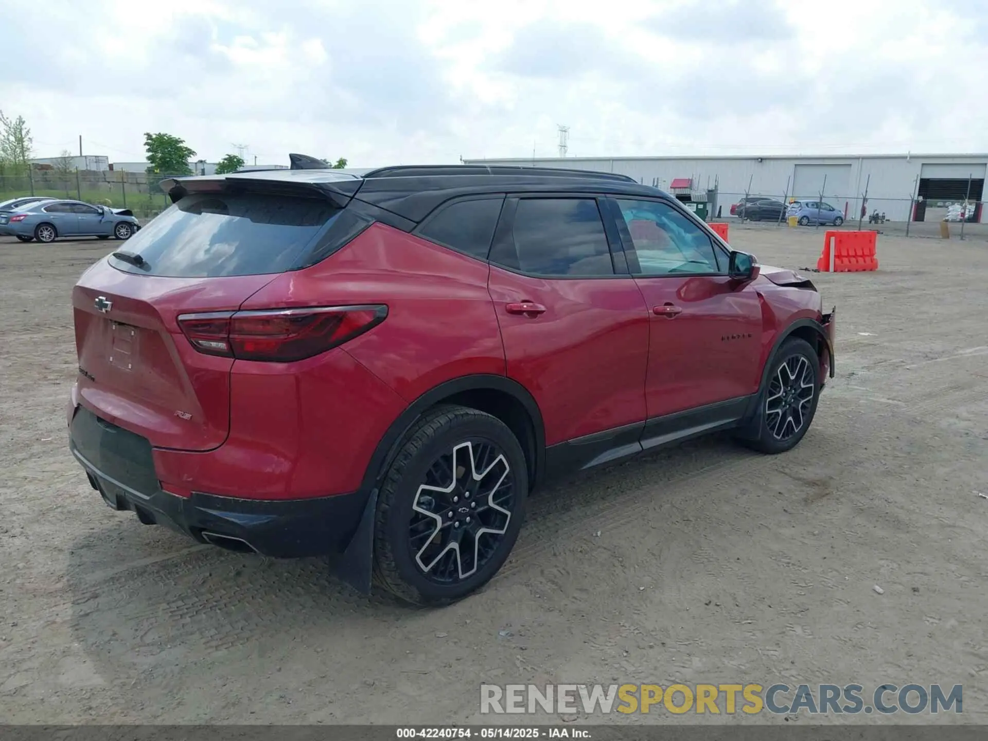 4 Photograph of a damaged car 3GNKBKRS1RS193064 CHEVROLET BLAZER 2024