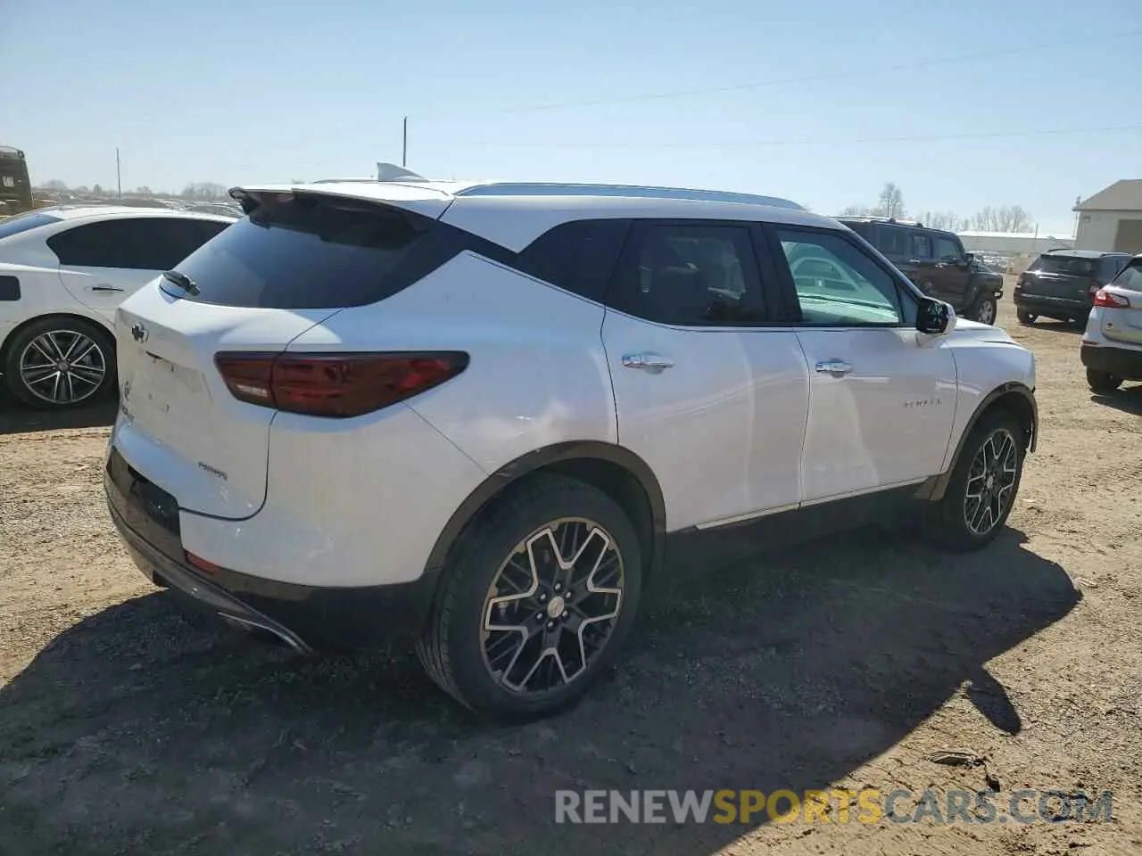 3 Фотография поврежденного автомобиля 3GNKBLRS8RS227989 CHEVROLET BLAZER 2024