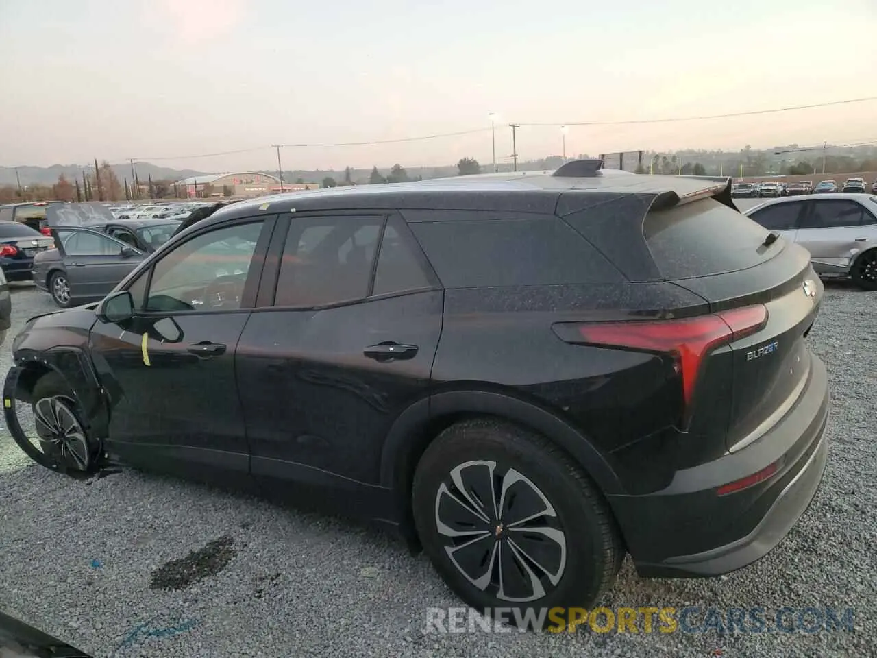 2 Фотография поврежденного автомобиля 3GNKDBRJ6RS233530 CHEVROLET BLAZER 2024