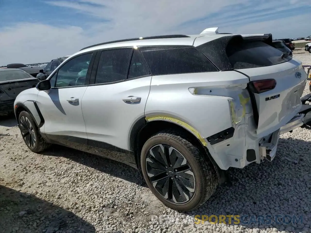 2 Фотография поврежденного автомобиля 3GNKDCRJ3RS255118 CHEVROLET BLAZER 2024