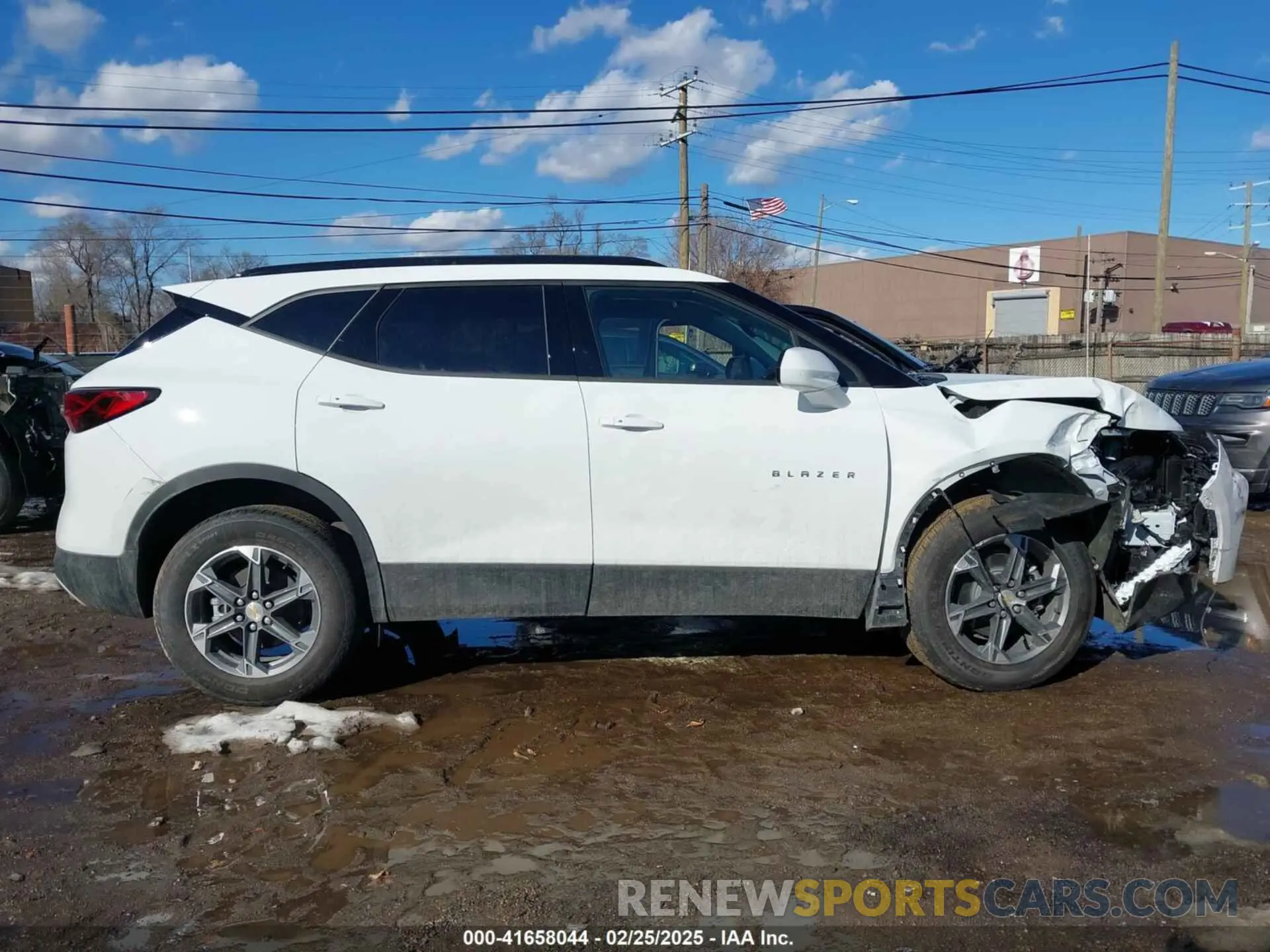 13 Фотография поврежденного автомобиля 3GNKBCR48SS166845 CHEVROLET BLAZER 2025