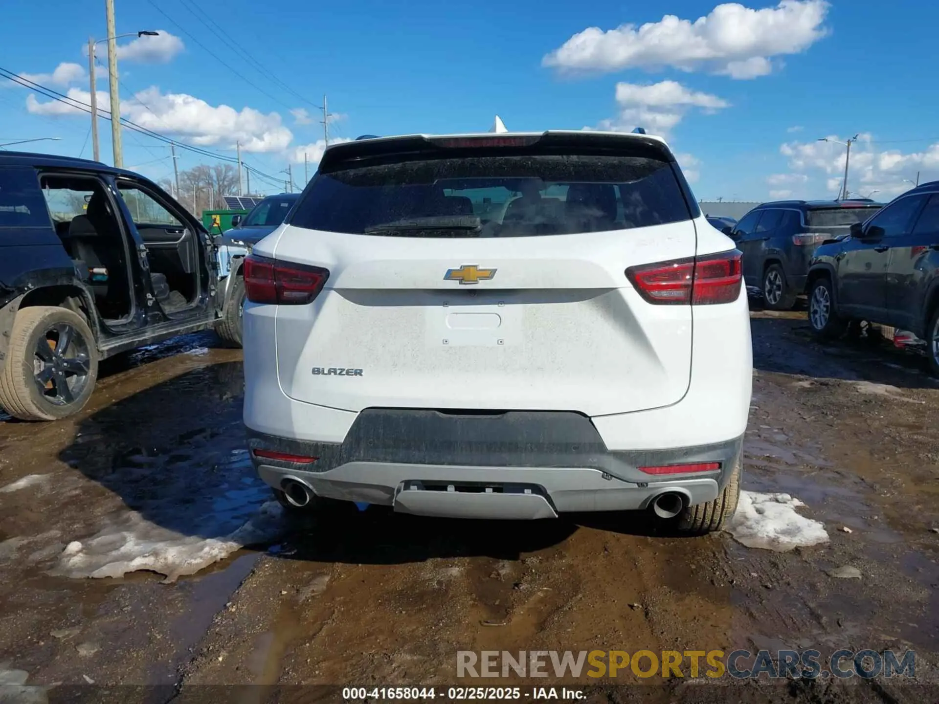 16 Фотография поврежденного автомобиля 3GNKBCR48SS166845 CHEVROLET BLAZER 2025