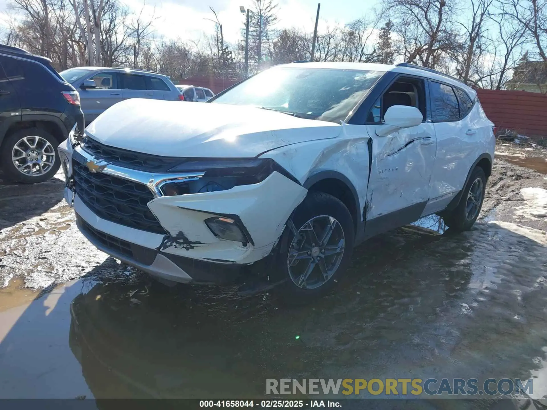2 Фотография поврежденного автомобиля 3GNKBCR48SS166845 CHEVROLET BLAZER 2025