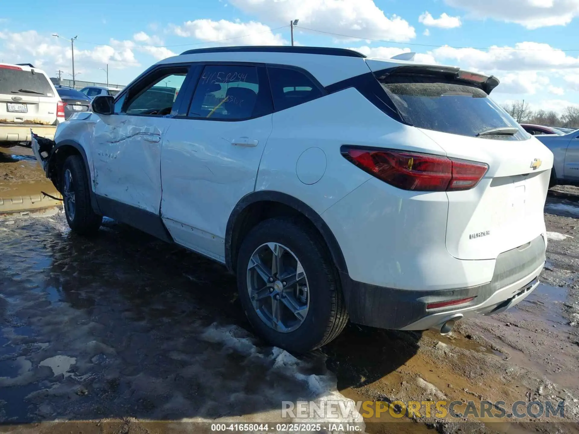3 Фотография поврежденного автомобиля 3GNKBCR48SS166845 CHEVROLET BLAZER 2025