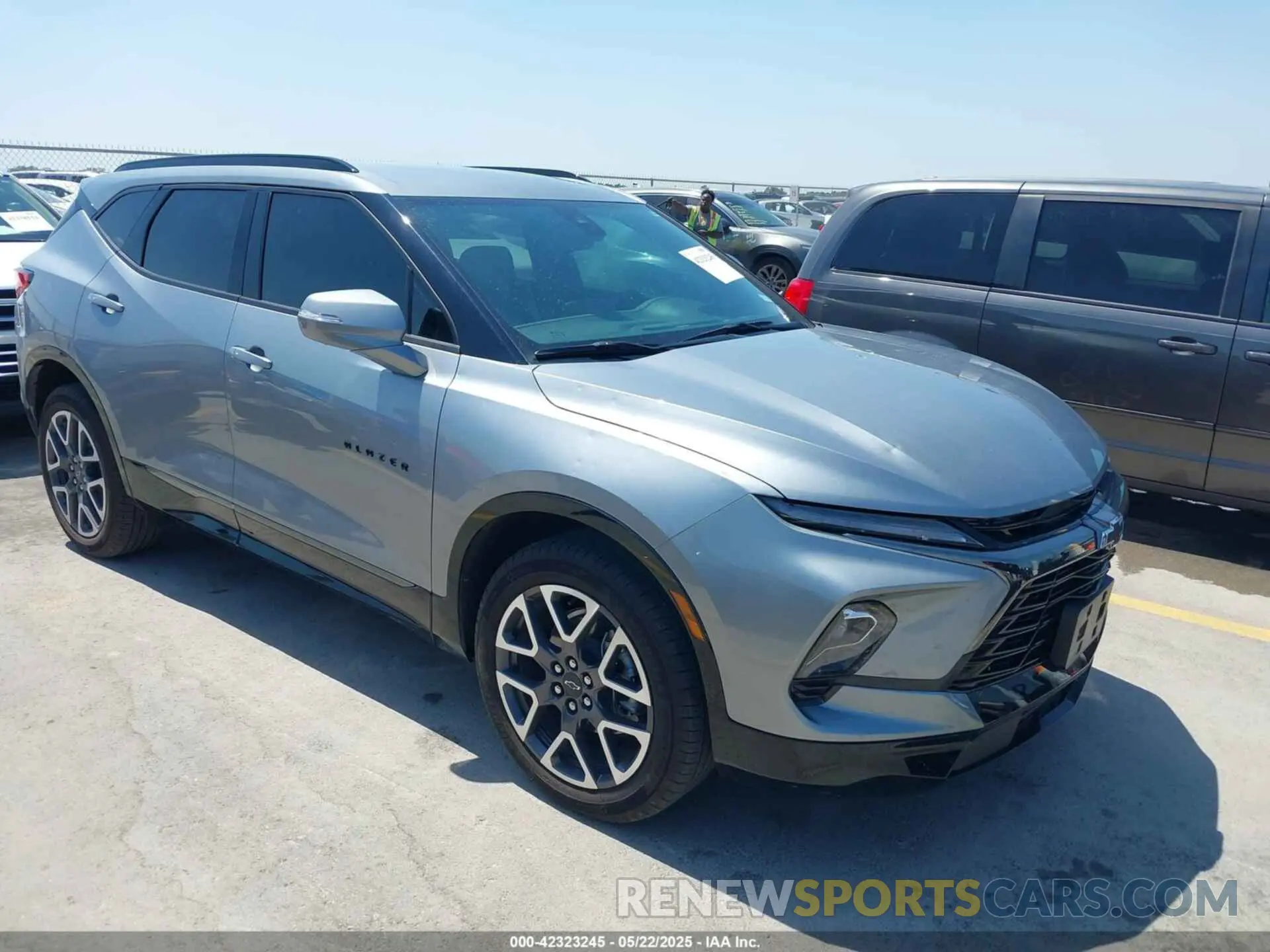 1 Фотография поврежденного автомобиля 3GNKBERS0SS137074 CHEVROLET BLAZER 2025