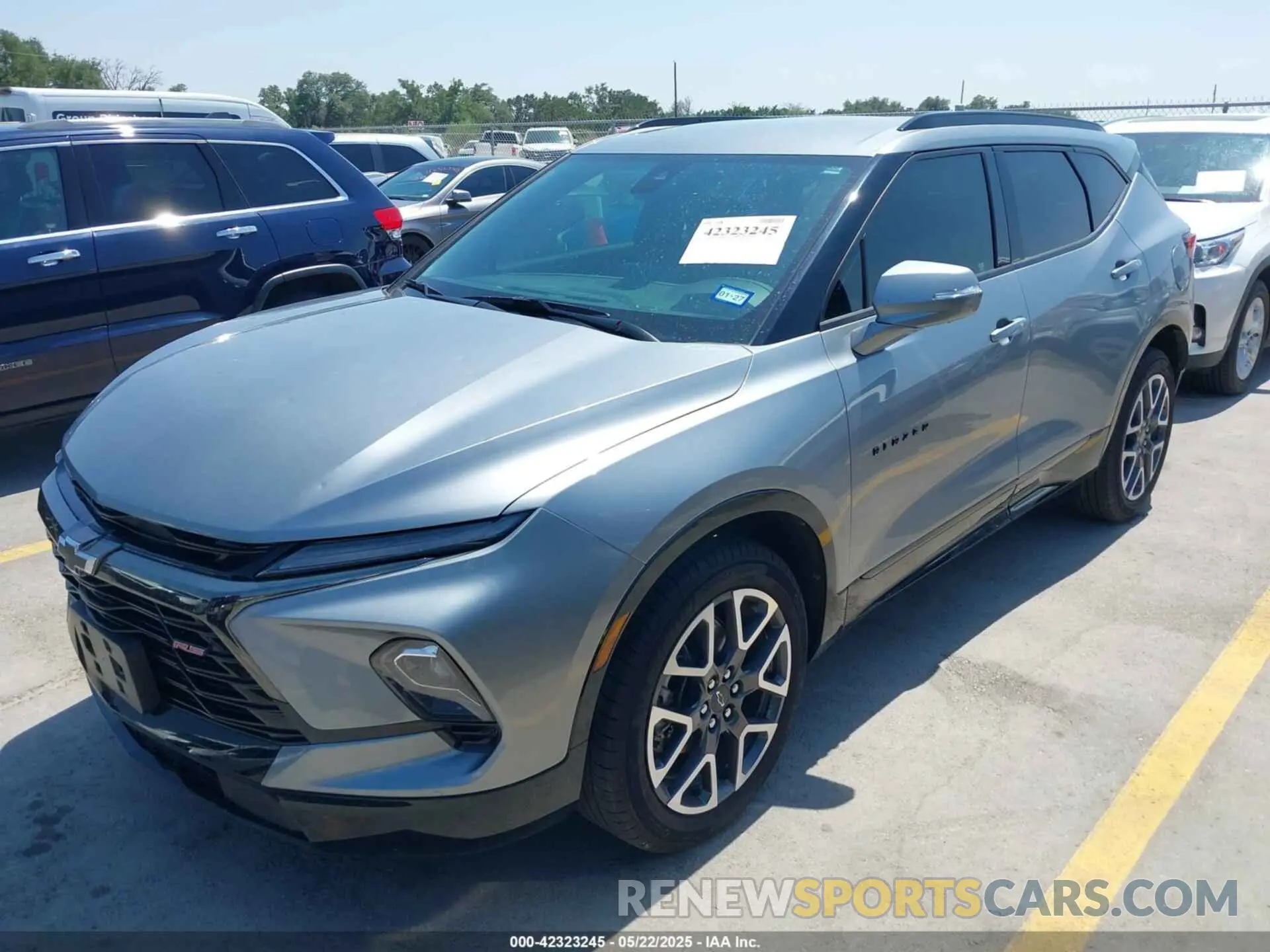2 Фотография поврежденного автомобиля 3GNKBERS0SS137074 CHEVROLET BLAZER 2025