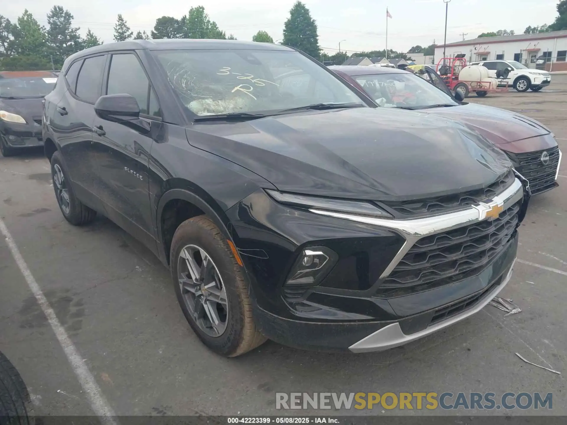 1 Фотография поврежденного автомобиля 3GNKBHR43SS184196 CHEVROLET BLAZER 2025
