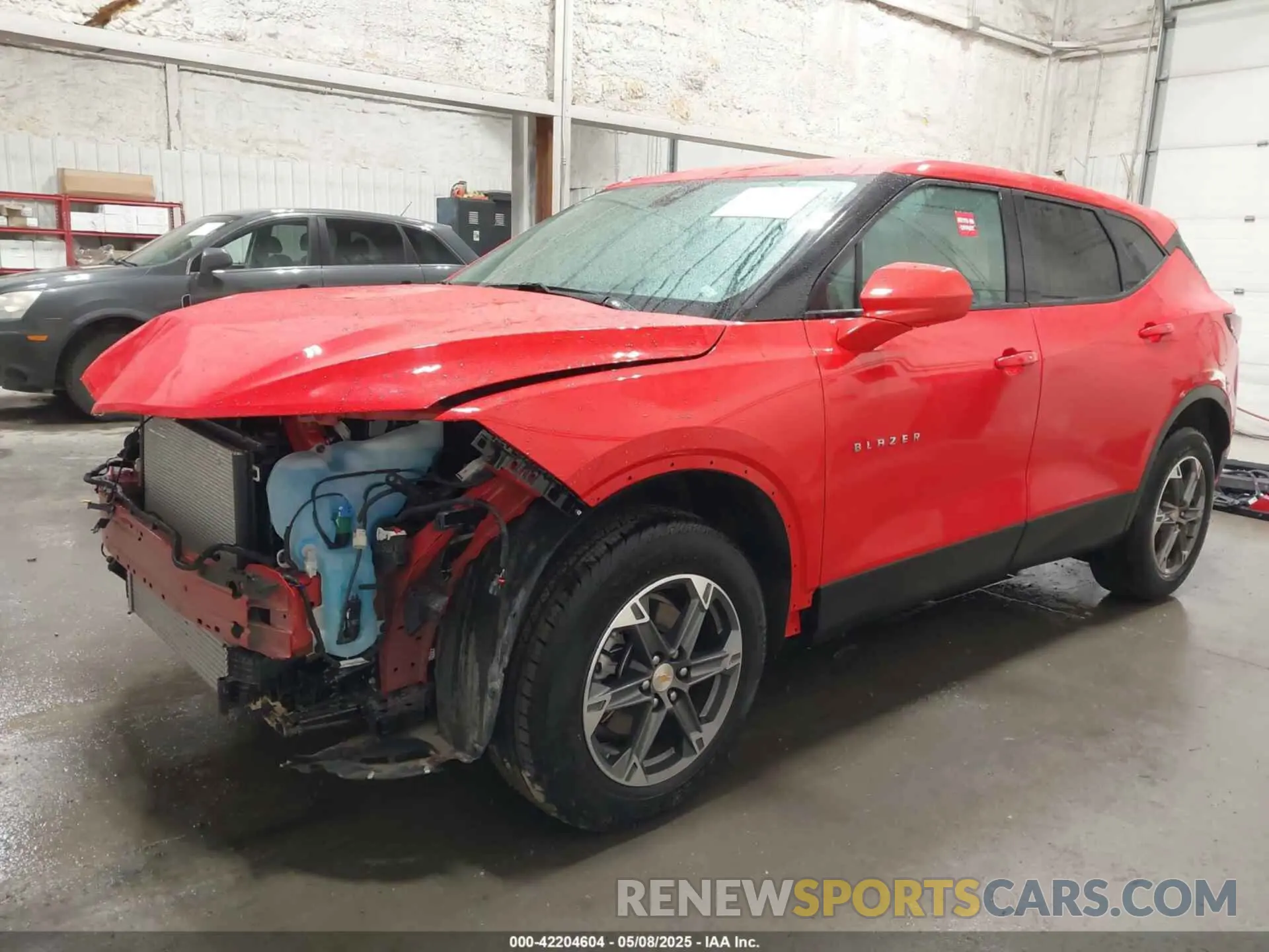 2 Фотография поврежденного автомобиля 3GNKBHR48SS193959 CHEVROLET BLAZER 2025