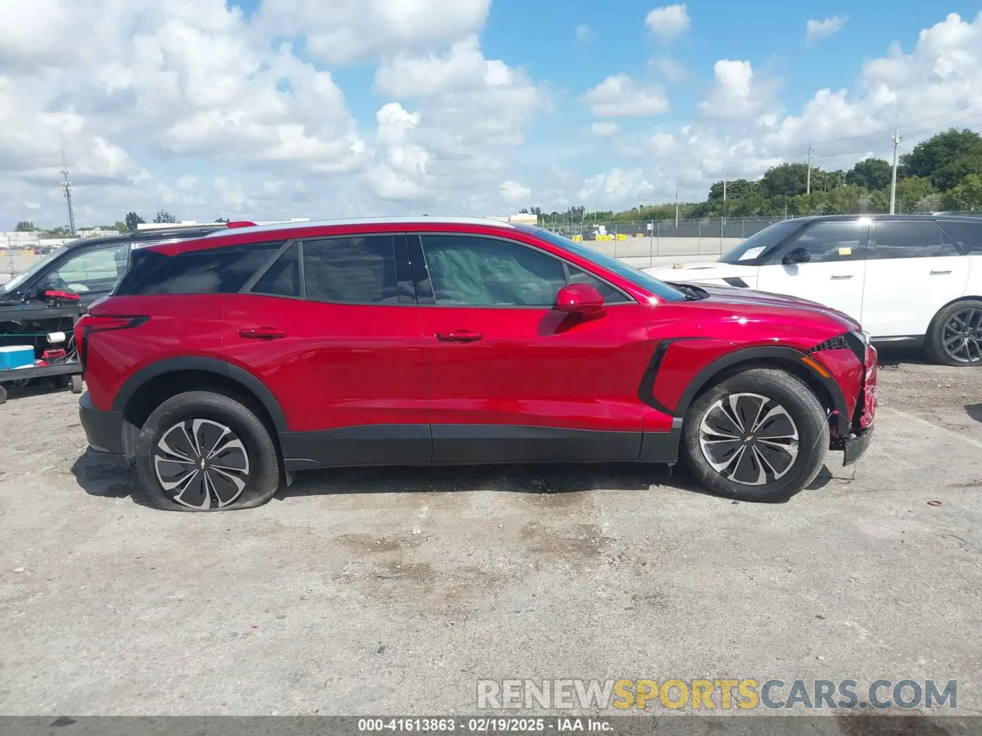 14 Photograph of a damaged car 3GNKDBRJ2RS272616 CHEVROLET BLAZER EV 2024