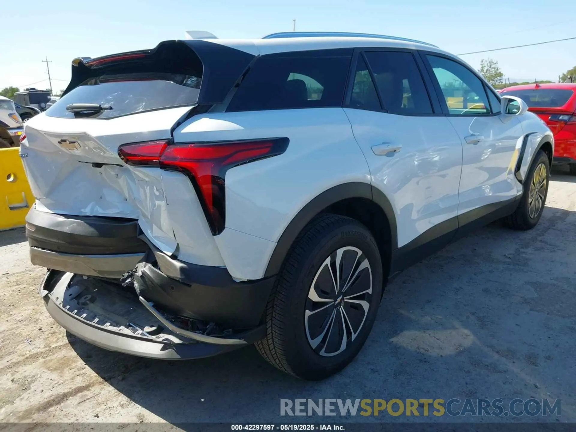 4 Photograph of a damaged car 3GNKDBRJ6RS227758 CHEVROLET BLAZER EV 2024