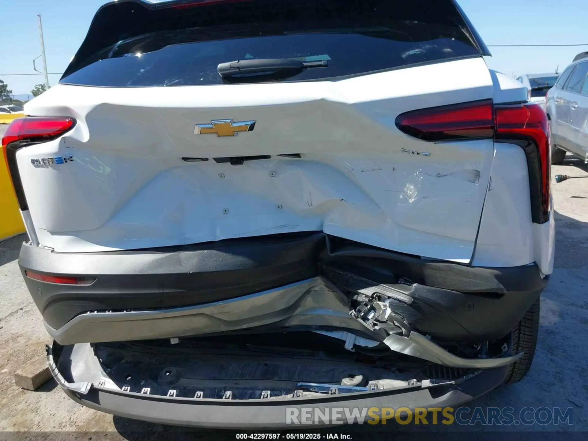 6 Photograph of a damaged car 3GNKDBRJ6RS227758 CHEVROLET BLAZER EV 2024