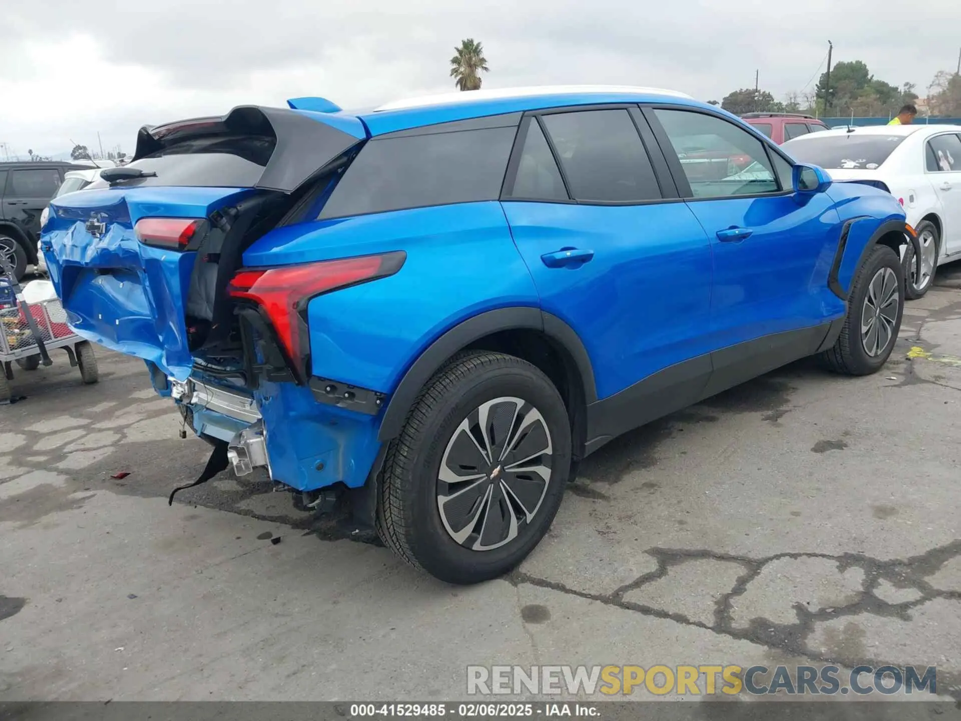 4 Photograph of a damaged car 3GNKDBRJ8RS263354 CHEVROLET BLAZER EV 2024