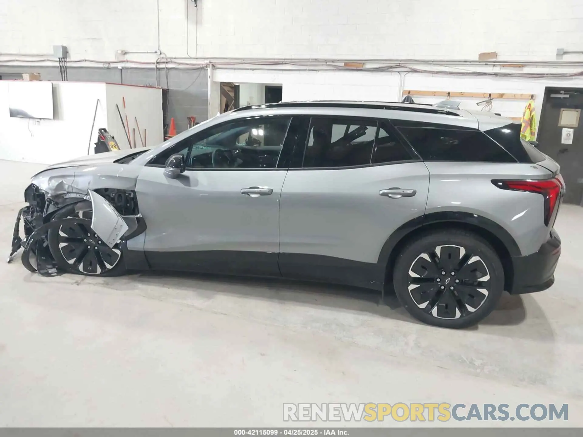 14 Photograph of a damaged car 3GNKDCRJ7RS159749 CHEVROLET BLAZER EV 2024