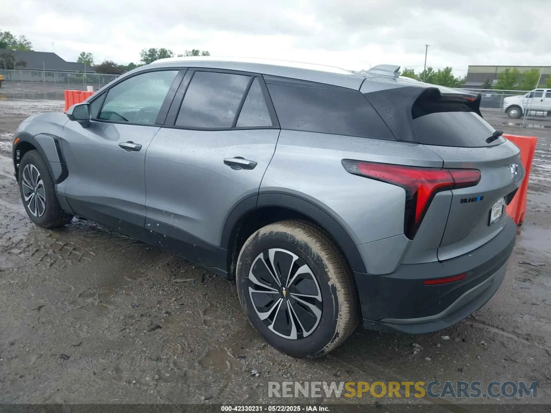 3 Photograph of a damaged car 3GNKDGRJ8SS133819 CHEVROLET BLAZER EV 2025