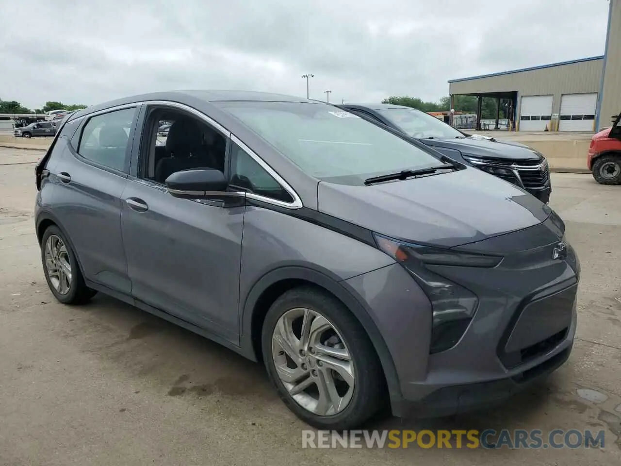 4 Photograph of a damaged car 1G1FW6S03N4127908 CHEVROLET BOLT 2022