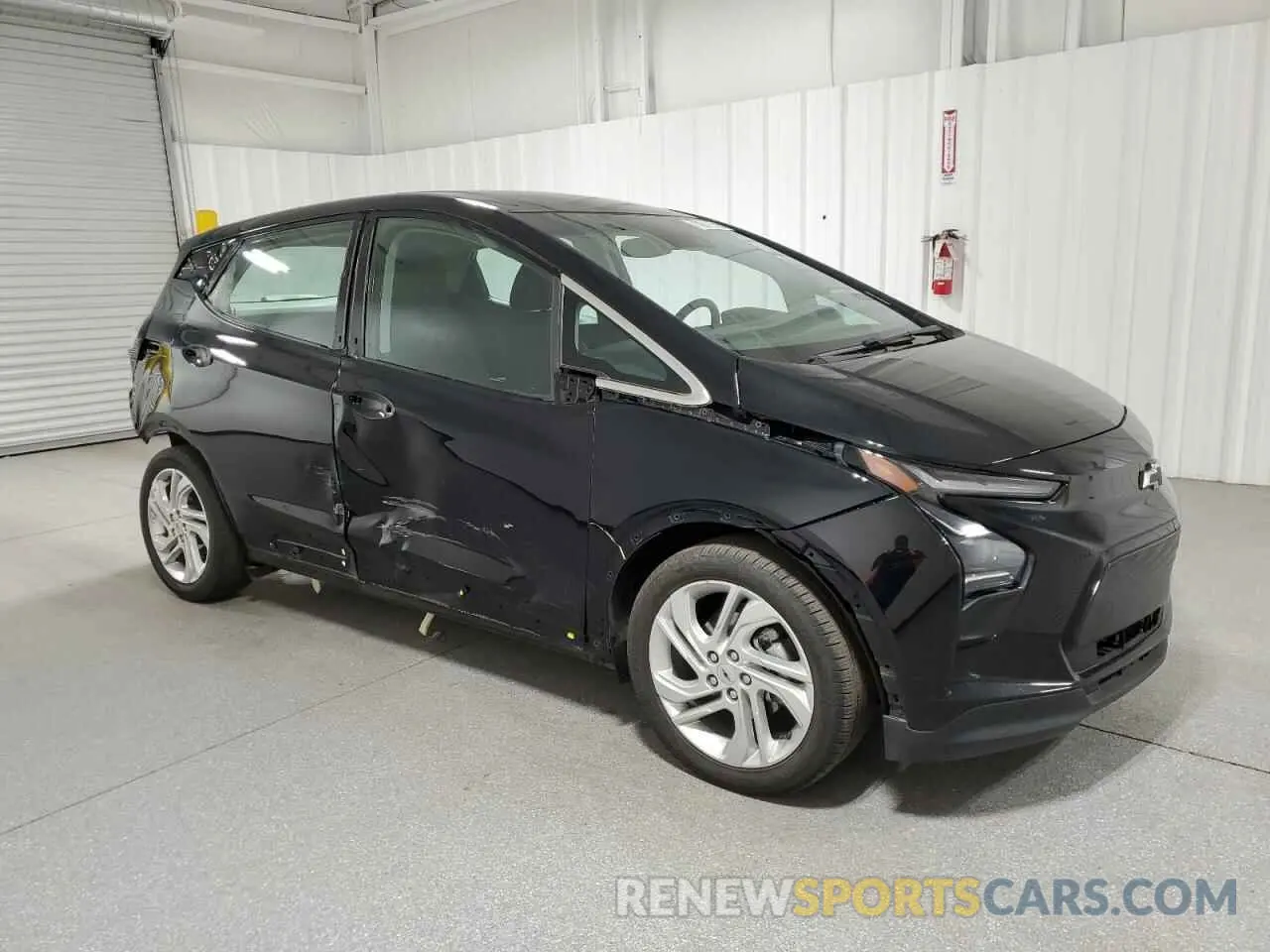 4 Photograph of a damaged car 1G1FW6S06P4178418 CHEVROLET BOLT 2023