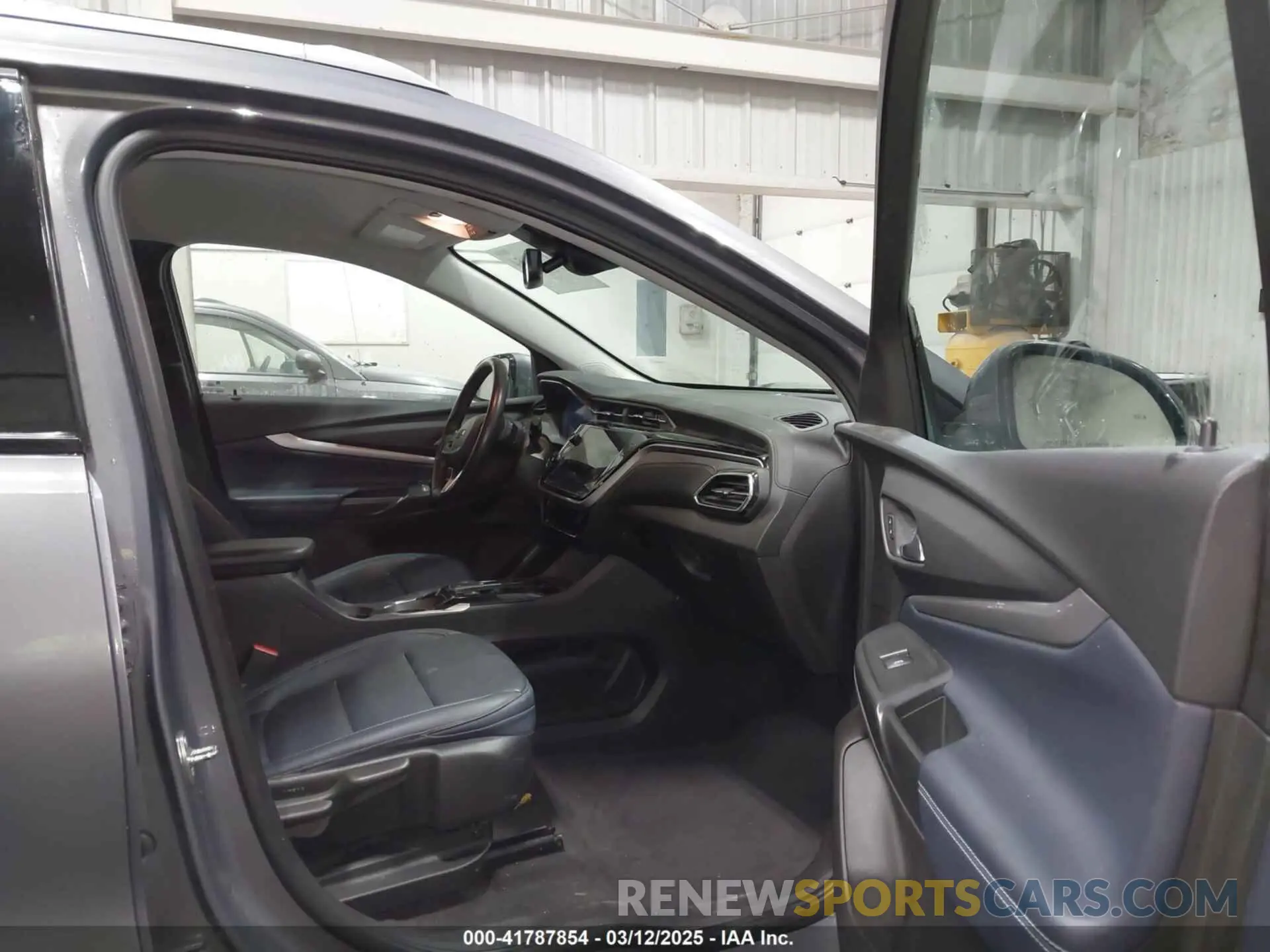 5 Photograph of a damaged car 1G1FY6S02N4108955 CHEVROLET BOLT EUV 2022
