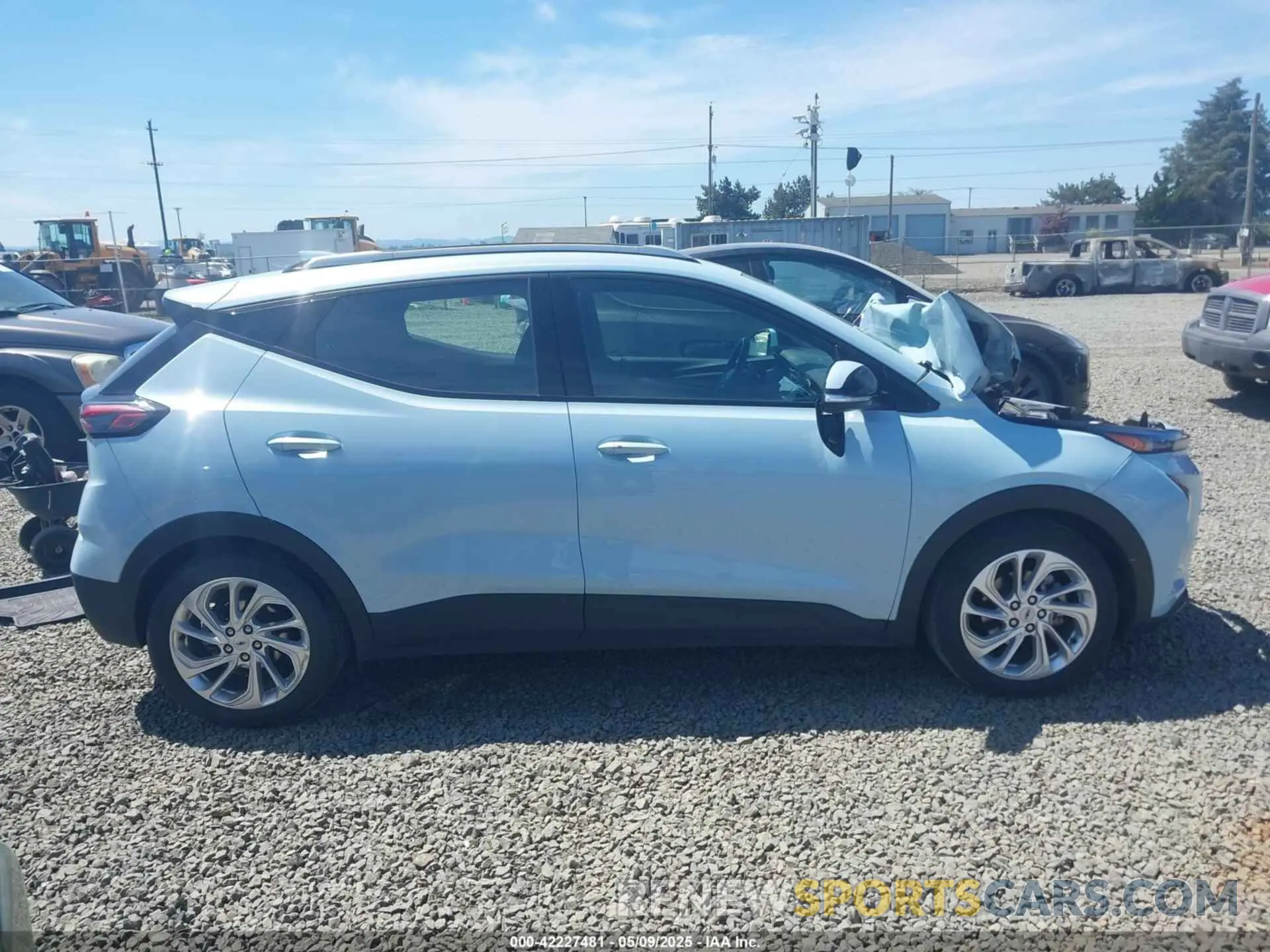 13 Photograph of a damaged car 1G1FY6S05N4109761 CHEVROLET BOLT EUV 2022