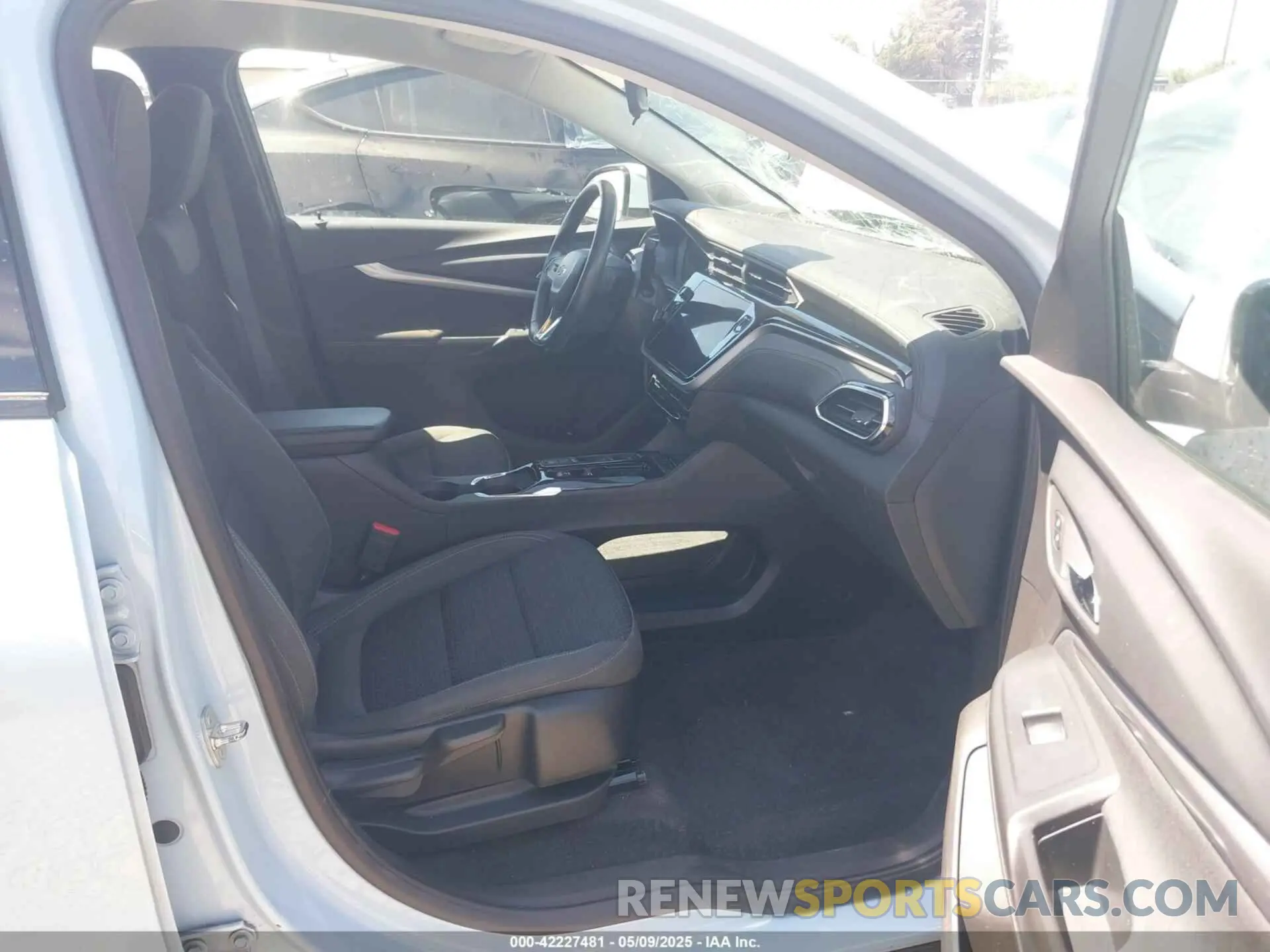 5 Photograph of a damaged car 1G1FY6S05N4109761 CHEVROLET BOLT EUV 2022