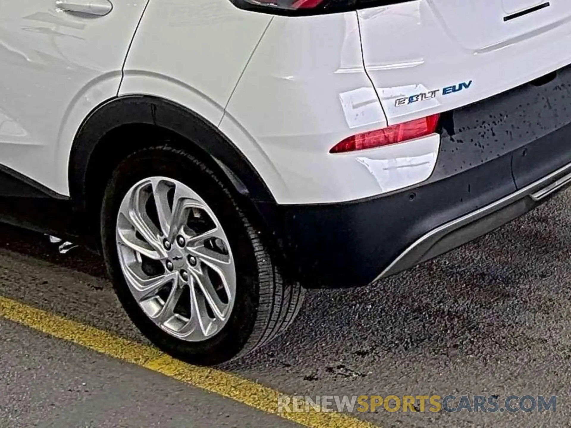 7 Фотография поврежденного автомобиля 1G1FY6S06N4125337 CHEVROLET BOLT EUV 2022