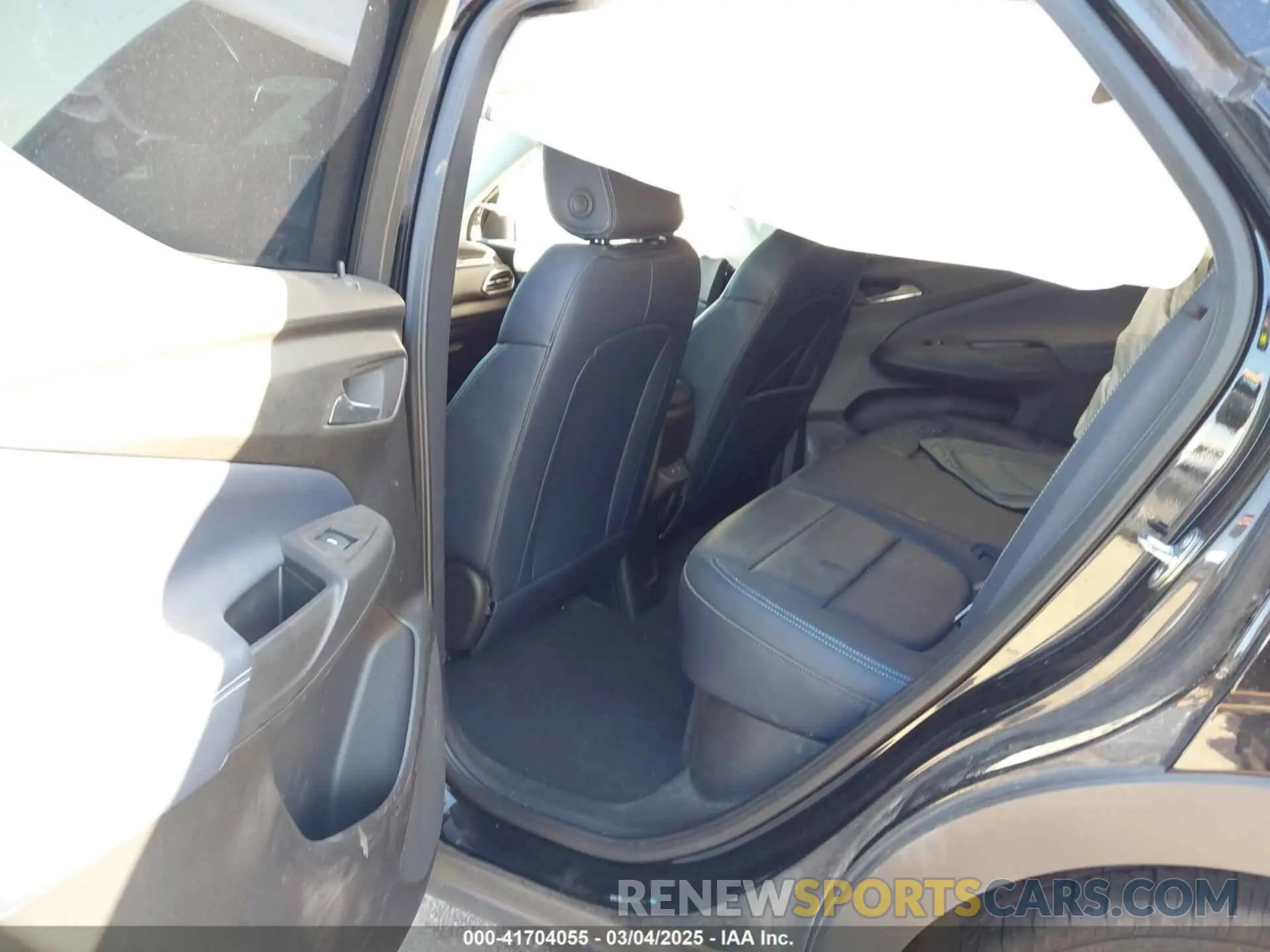 8 Photograph of a damaged car 1G1FY6S07N4117487 CHEVROLET BOLT EUV 2022