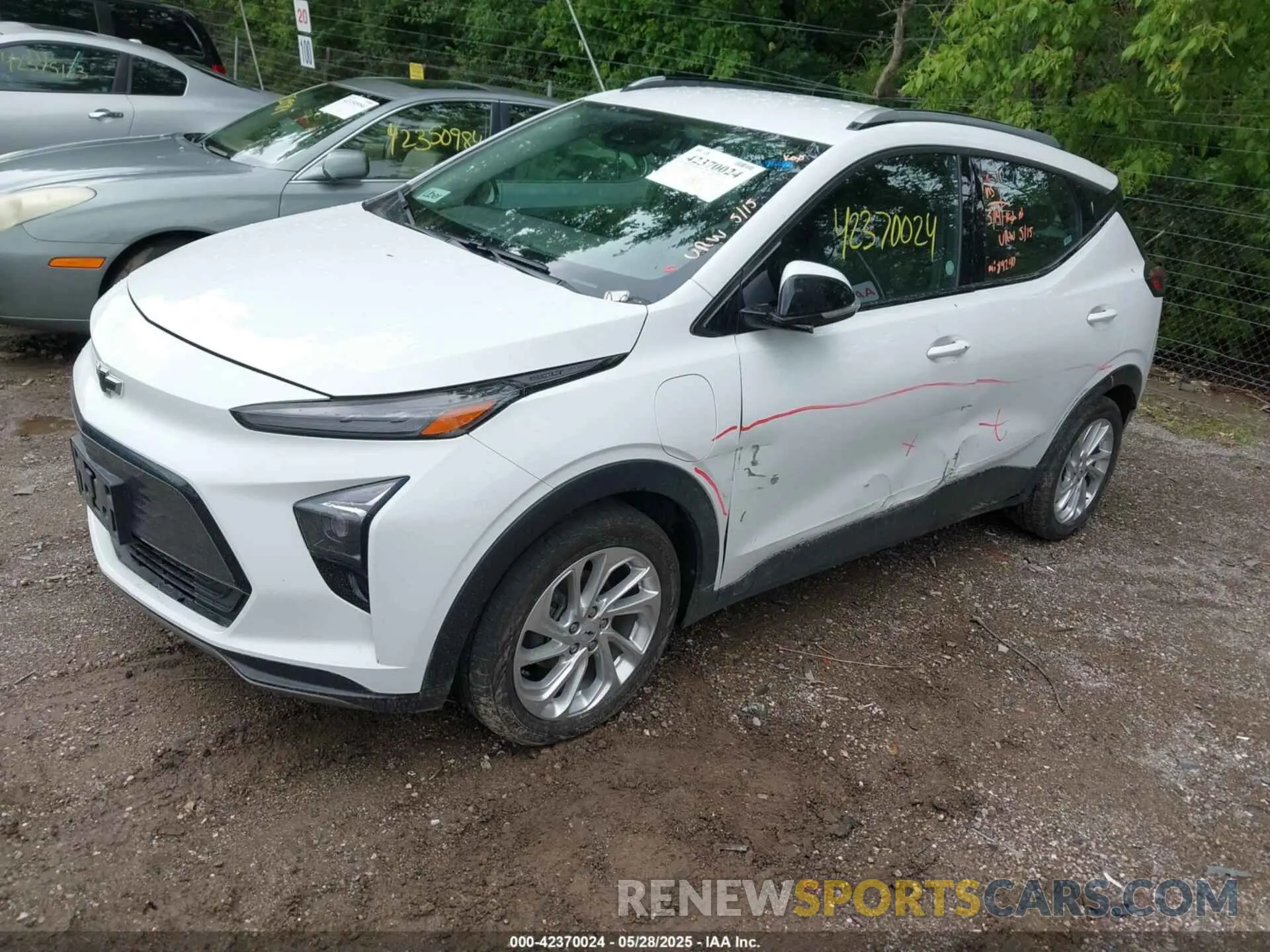 2 Photograph of a damaged car 1G1FY6S00P4155565 CHEVROLET BOLT EUV 2023