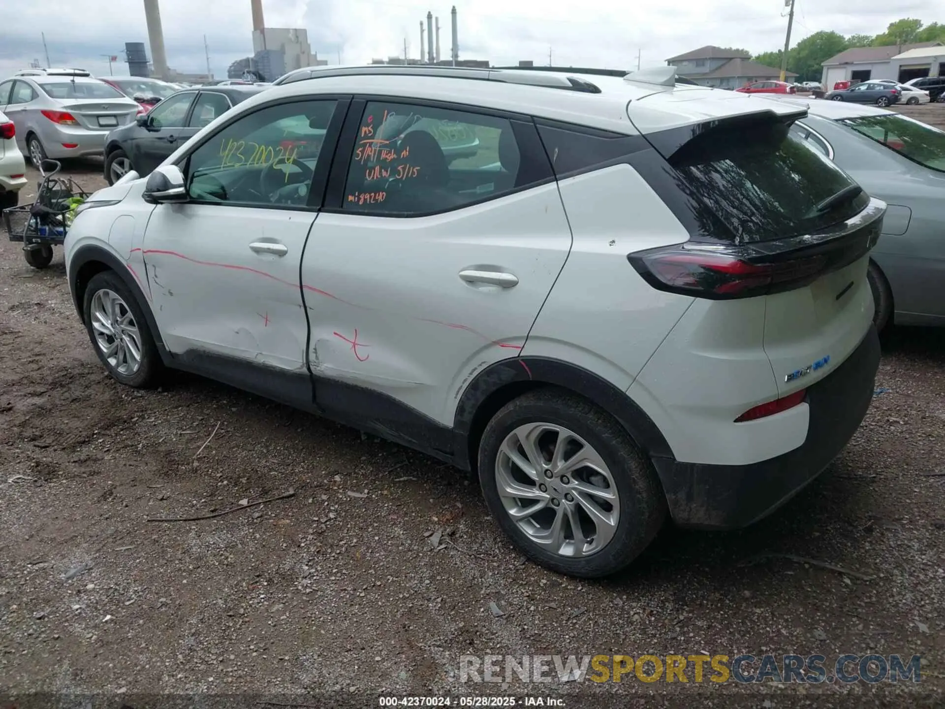 3 Photograph of a damaged car 1G1FY6S00P4155565 CHEVROLET BOLT EUV 2023