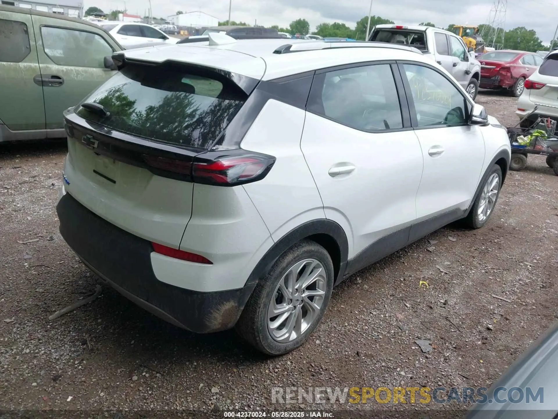 4 Photograph of a damaged car 1G1FY6S00P4155565 CHEVROLET BOLT EUV 2023