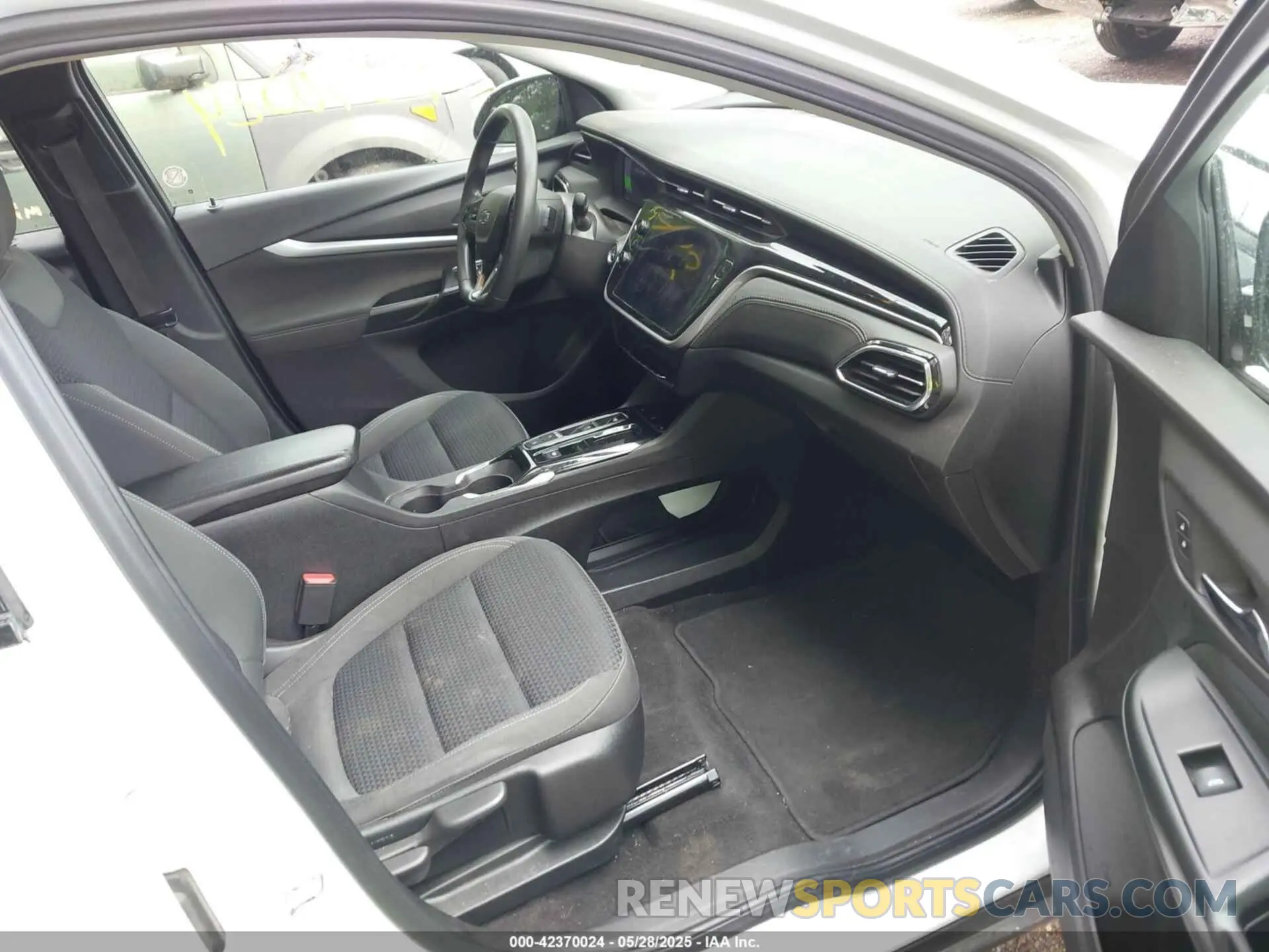 5 Photograph of a damaged car 1G1FY6S00P4155565 CHEVROLET BOLT EUV 2023
