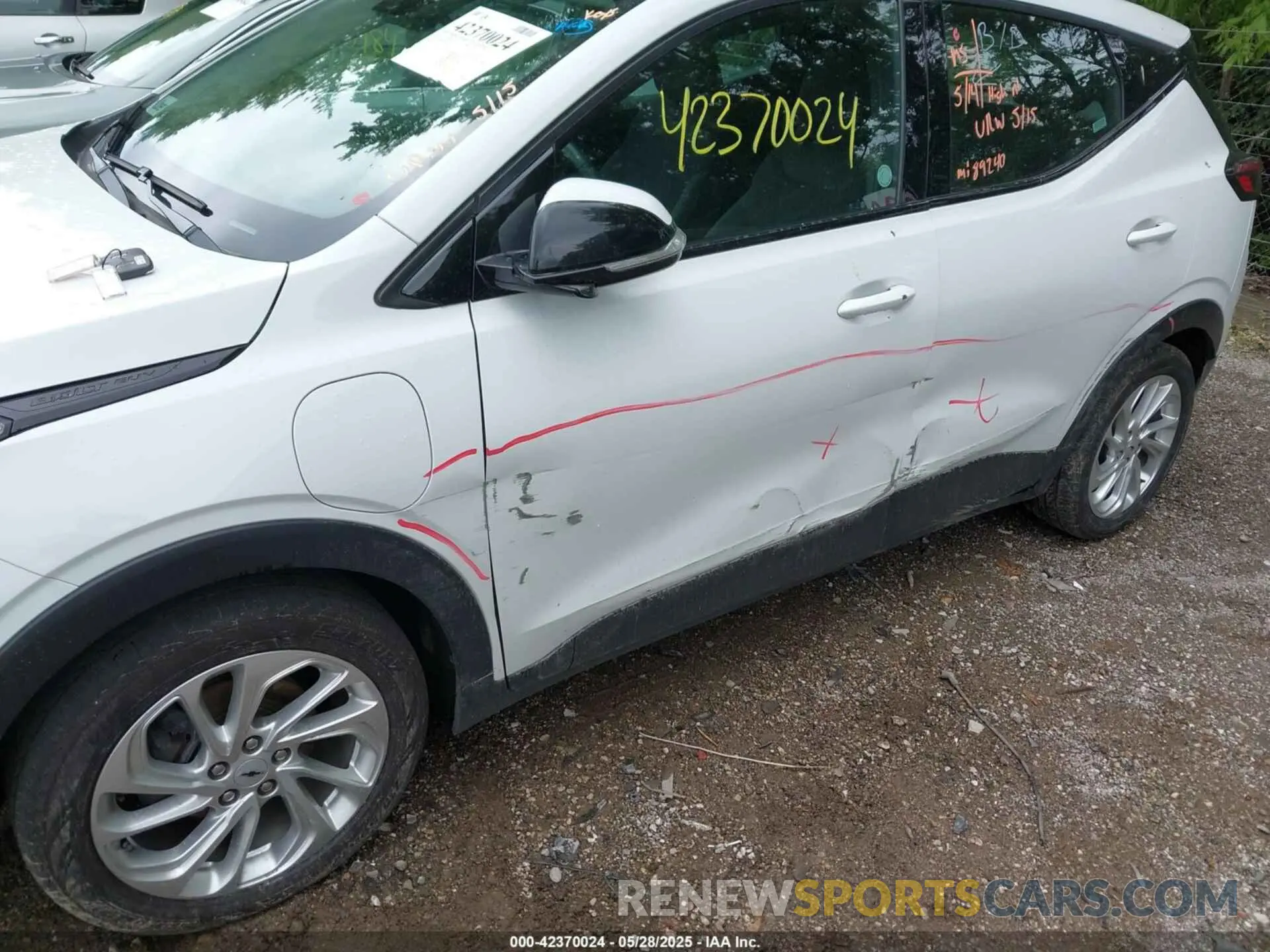 6 Photograph of a damaged car 1G1FY6S00P4155565 CHEVROLET BOLT EUV 2023