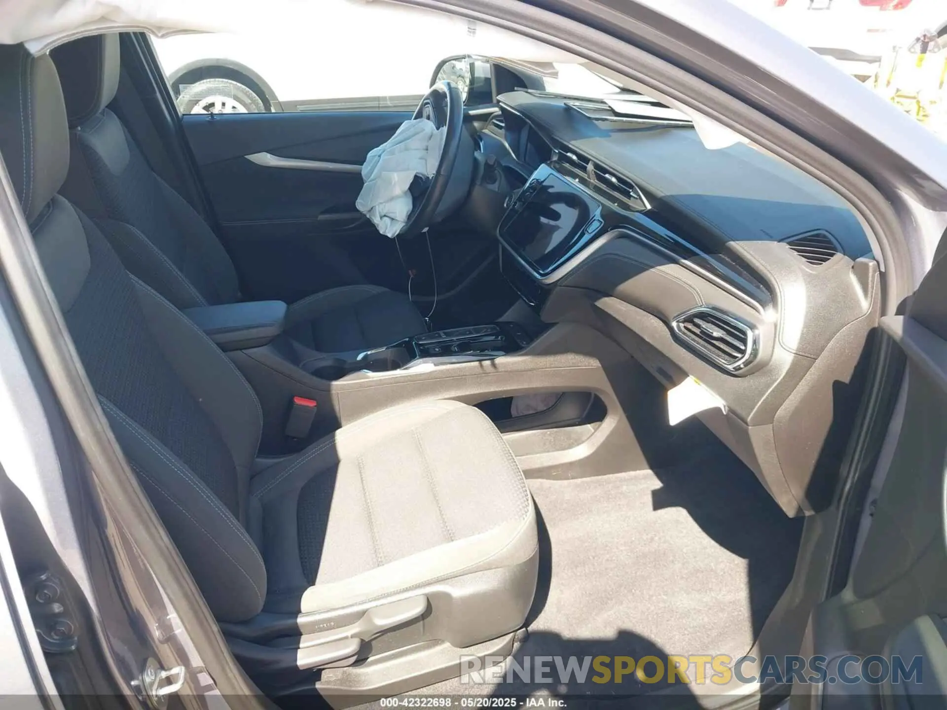 5 Photograph of a damaged car 1G1FY6S05P4134517 CHEVROLET BOLT EUV 2023