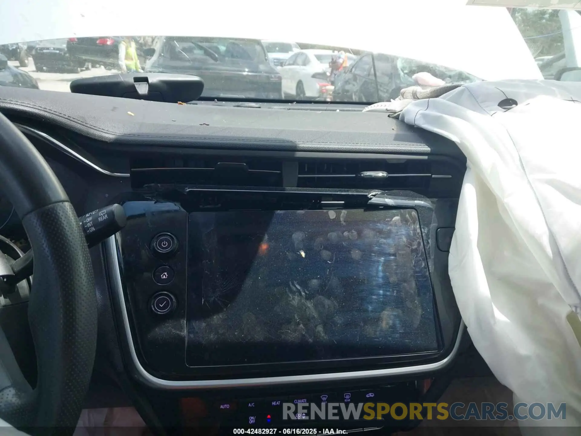 18 Фотография поврежденного автомобиля 1G1FY6S05P4149339 CHEVROLET BOLT EUV 2023