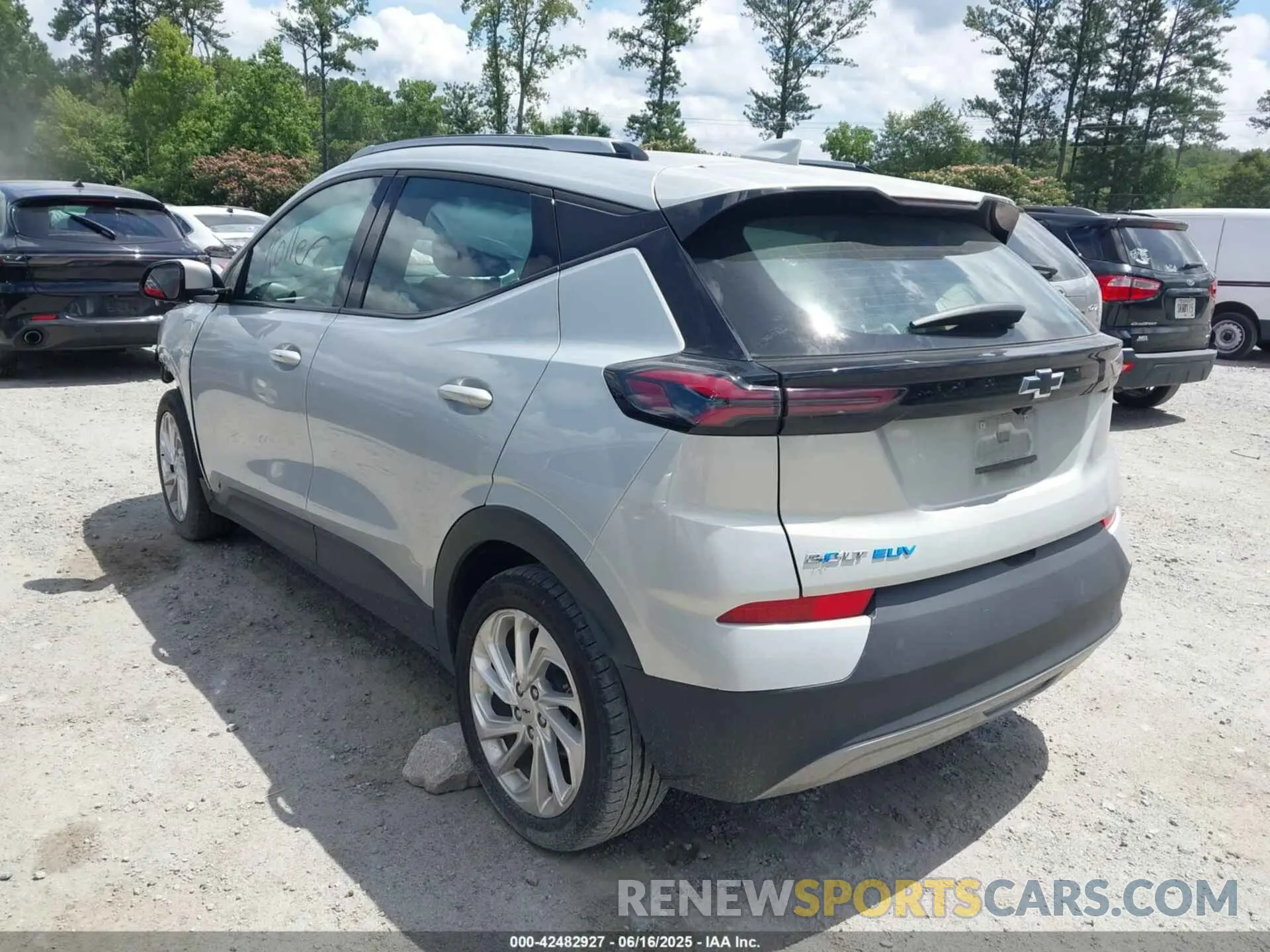 3 Фотография поврежденного автомобиля 1G1FY6S05P4149339 CHEVROLET BOLT EUV 2023