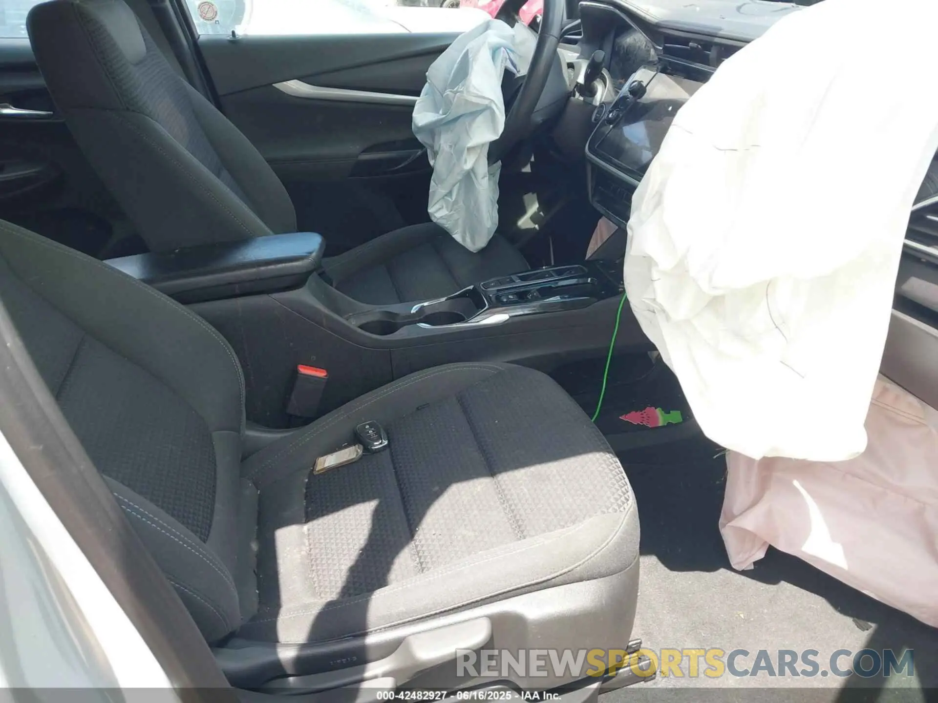 5 Фотография поврежденного автомобиля 1G1FY6S05P4149339 CHEVROLET BOLT EUV 2023