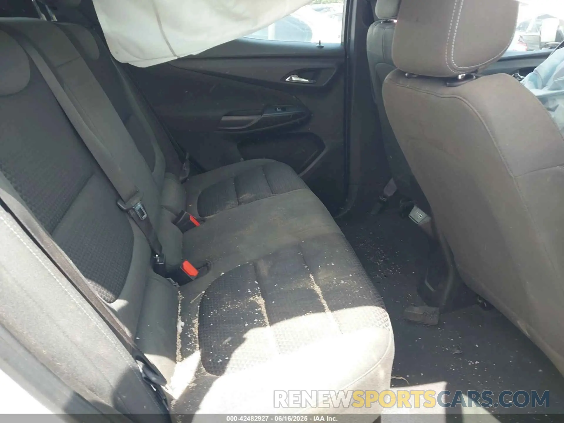 8 Фотография поврежденного автомобиля 1G1FY6S05P4149339 CHEVROLET BOLT EUV 2023