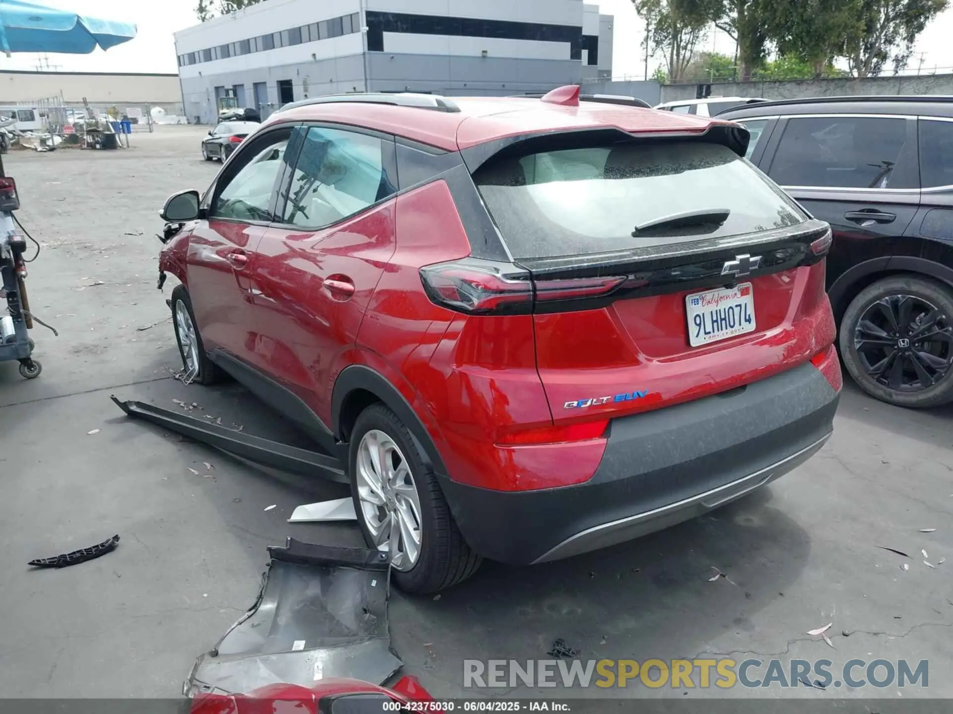 3 Фотография поврежденного автомобиля 1G1FY6S06P4194368 CHEVROLET BOLT EUV 2023