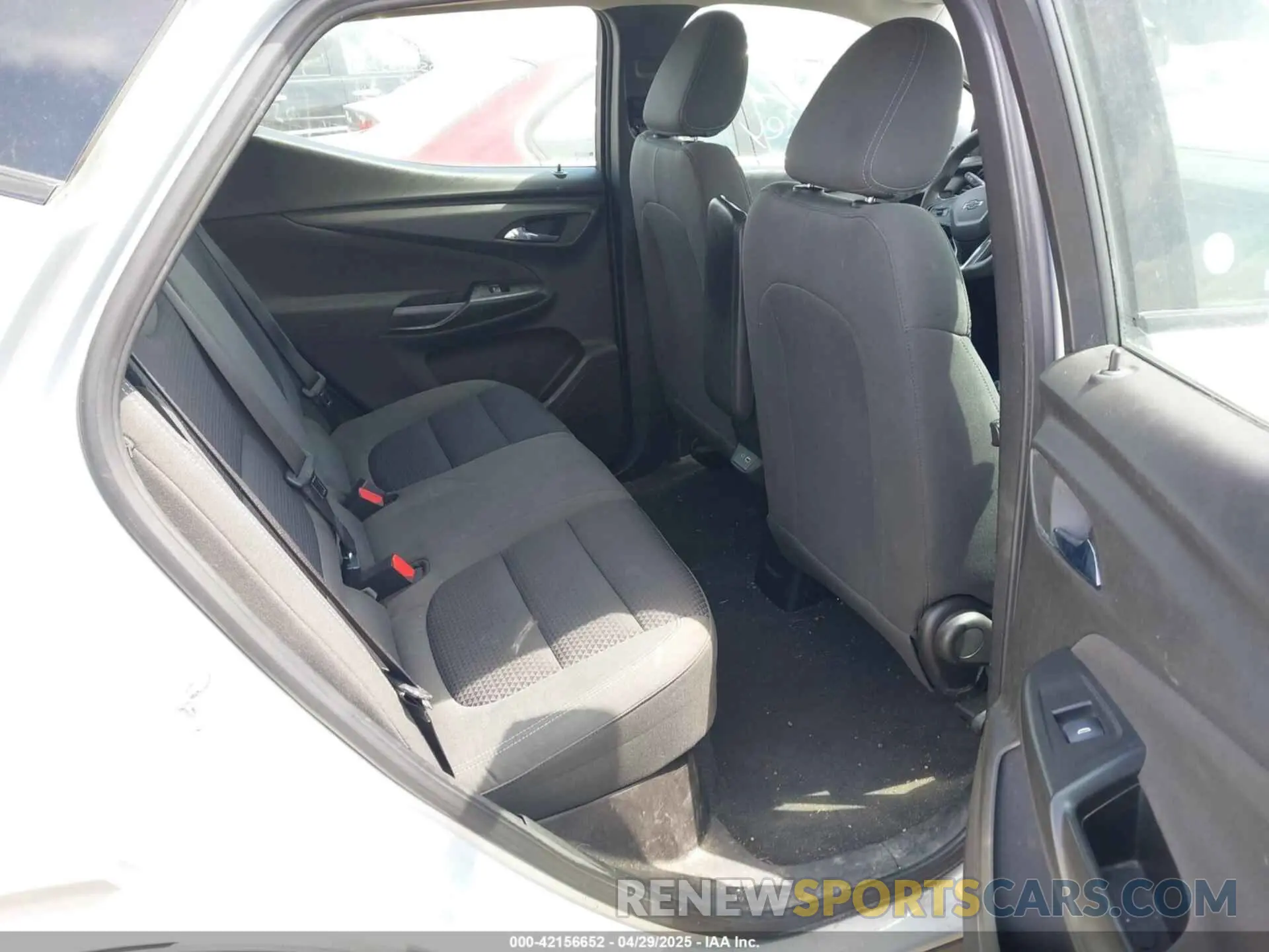 8 Photograph of a damaged car 1G1FY6S08P4135466 CHEVROLET BOLT EUV 2023