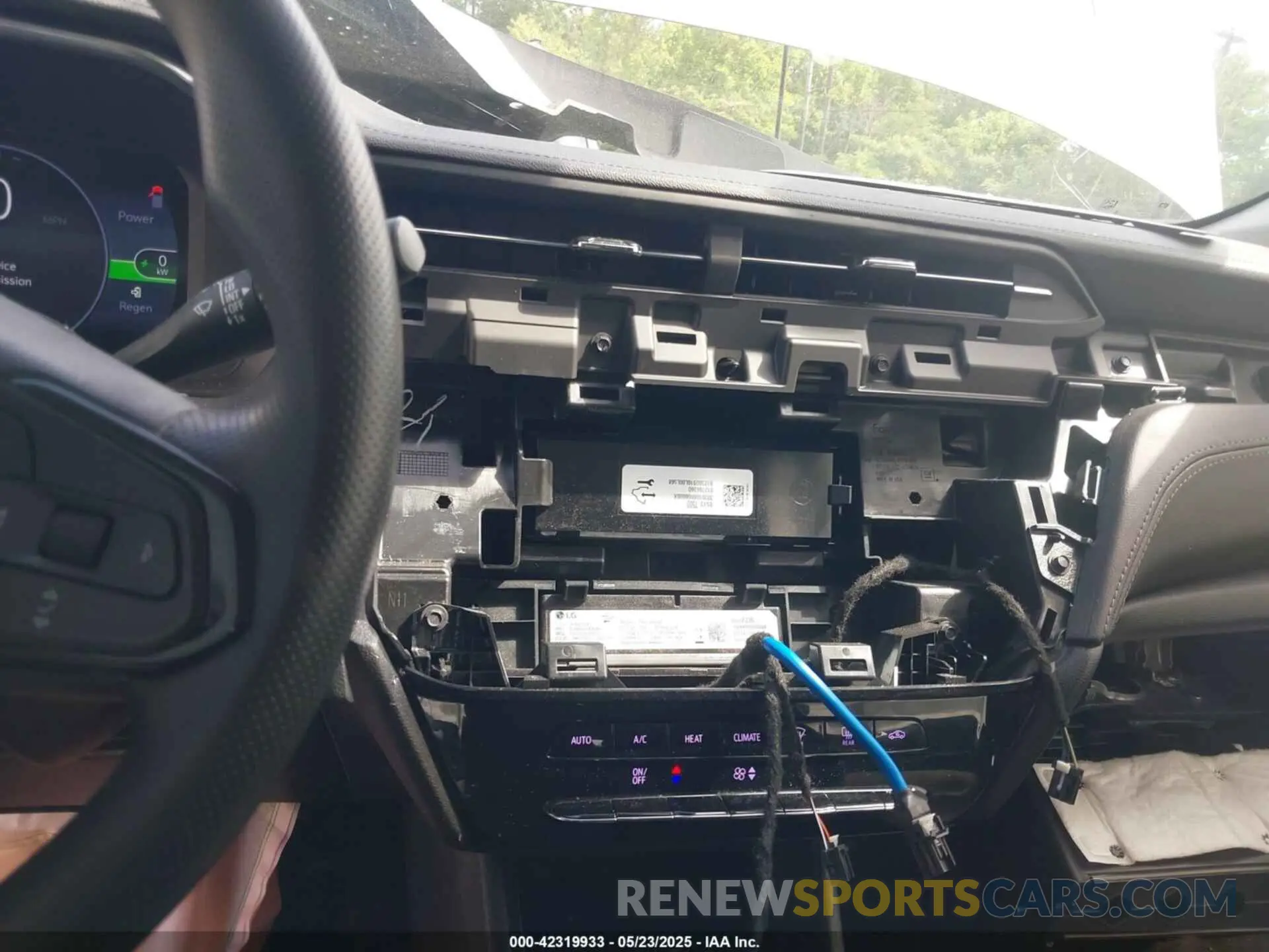 18 Фотография поврежденного автомобиля 1G1FY6S08P4140103 CHEVROLET BOLT EUV 2023