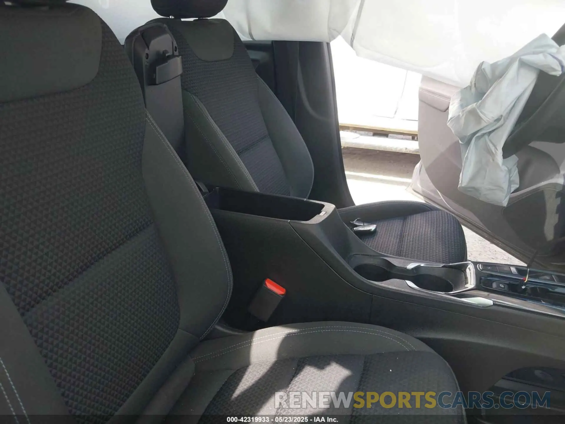 5 Фотография поврежденного автомобиля 1G1FY6S08P4140103 CHEVROLET BOLT EUV 2023