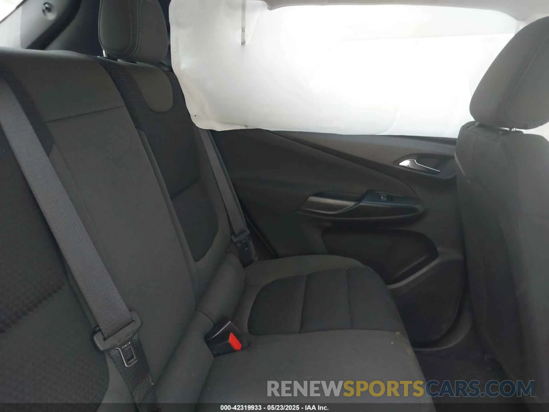 8 Фотография поврежденного автомобиля 1G1FY6S08P4140103 CHEVROLET BOLT EUV 2023
